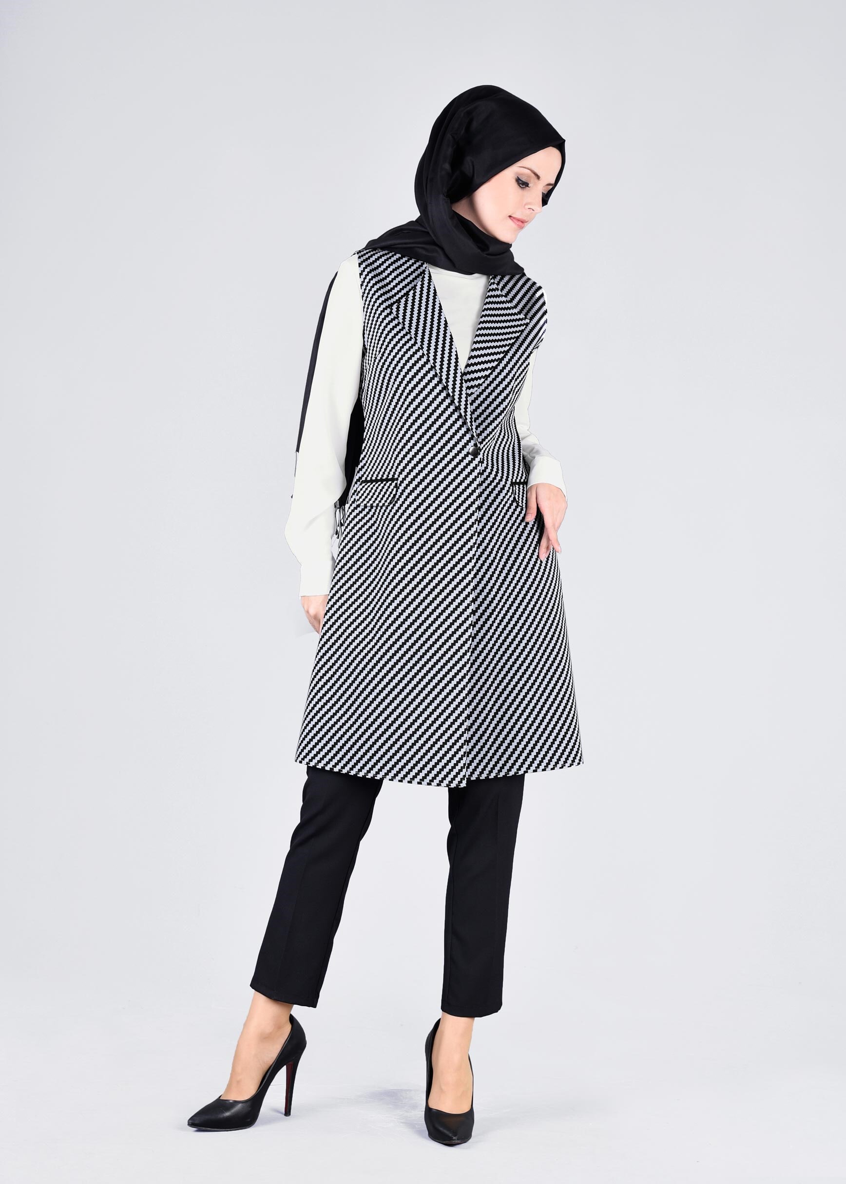 Tesettür giyim SİYAH DESENLİ YELEKLİ TUNİK 4317 