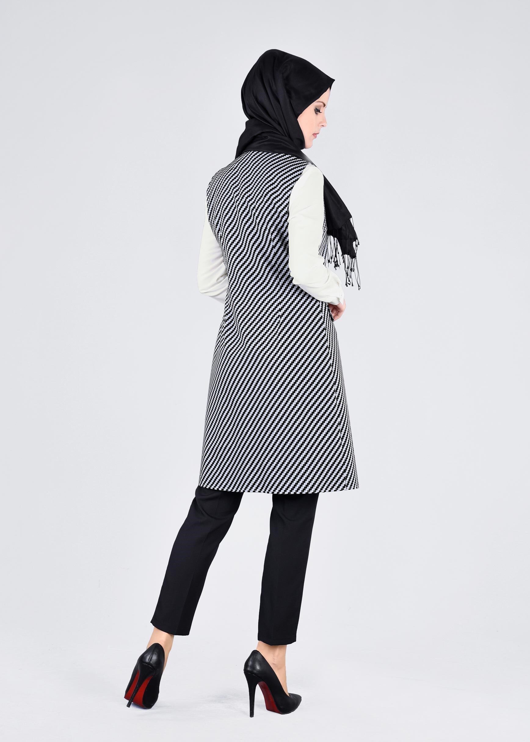 Tesettür giyim SİYAH DESENLİ YELEKLİ TUNİK 4317 