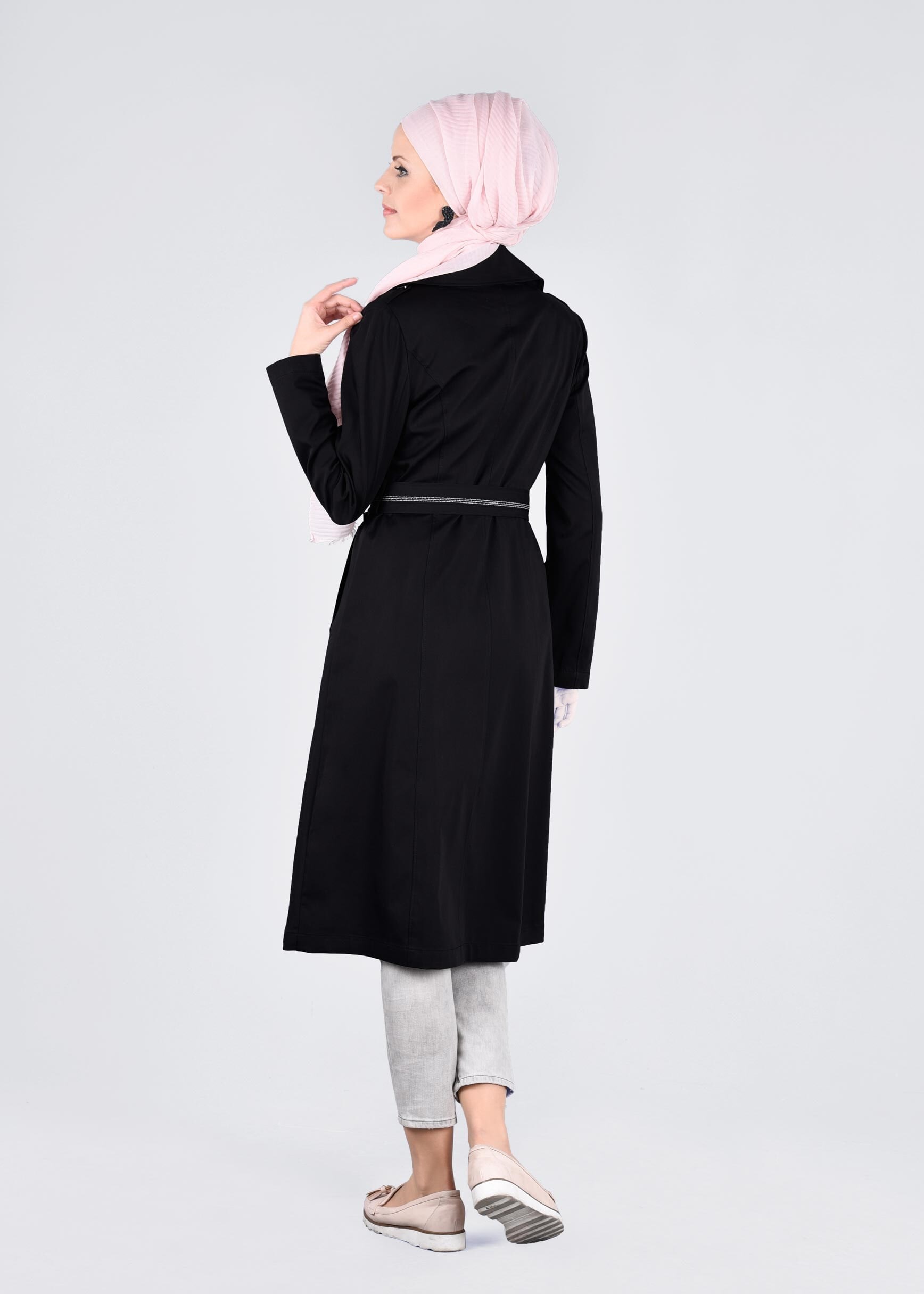 Tesettür giyim SİYAH YAKASI TAŞLI DÜĞMELİ TRENÇKOT 1020