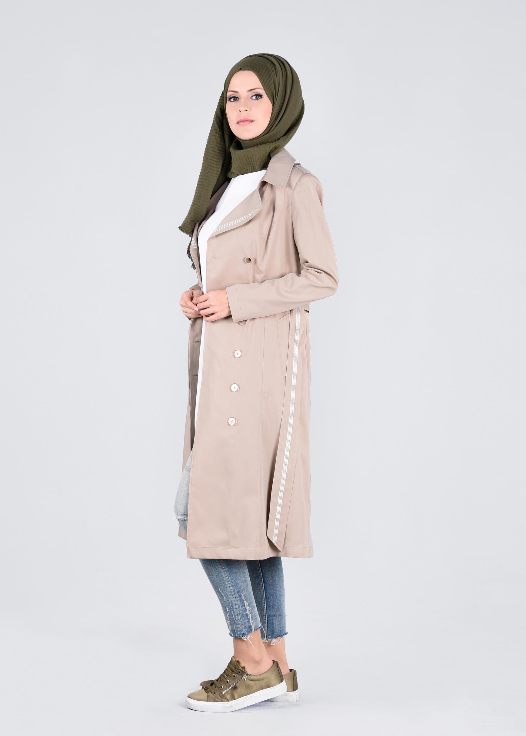 Tesettür giyim BEJ YAKASI TAŞLI DÜĞMELİ TRENÇKOT 1020
