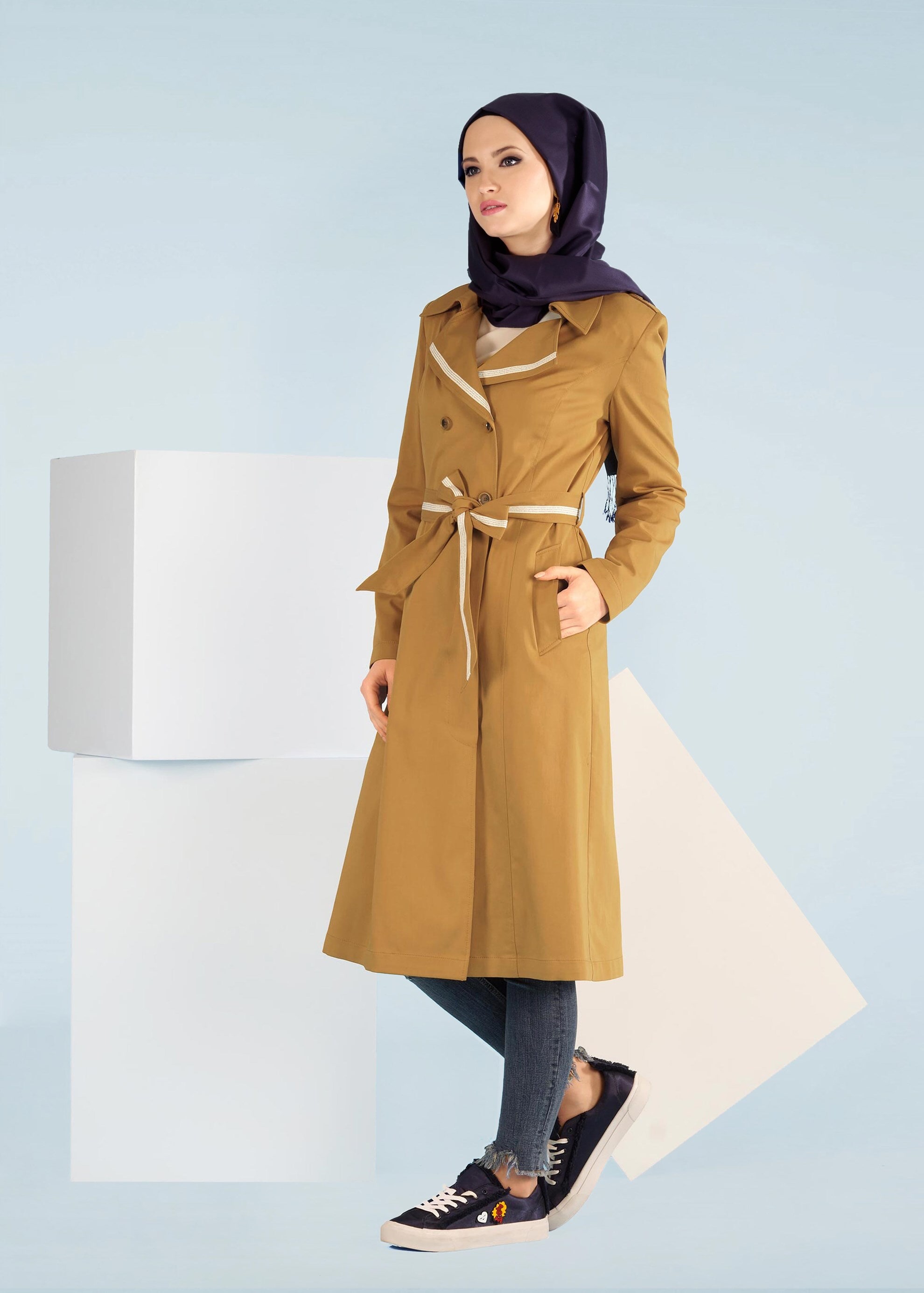 Tesettür giyim SARI YAKASI TAŞLI DÜĞMELİ TRENÇKOT 1020