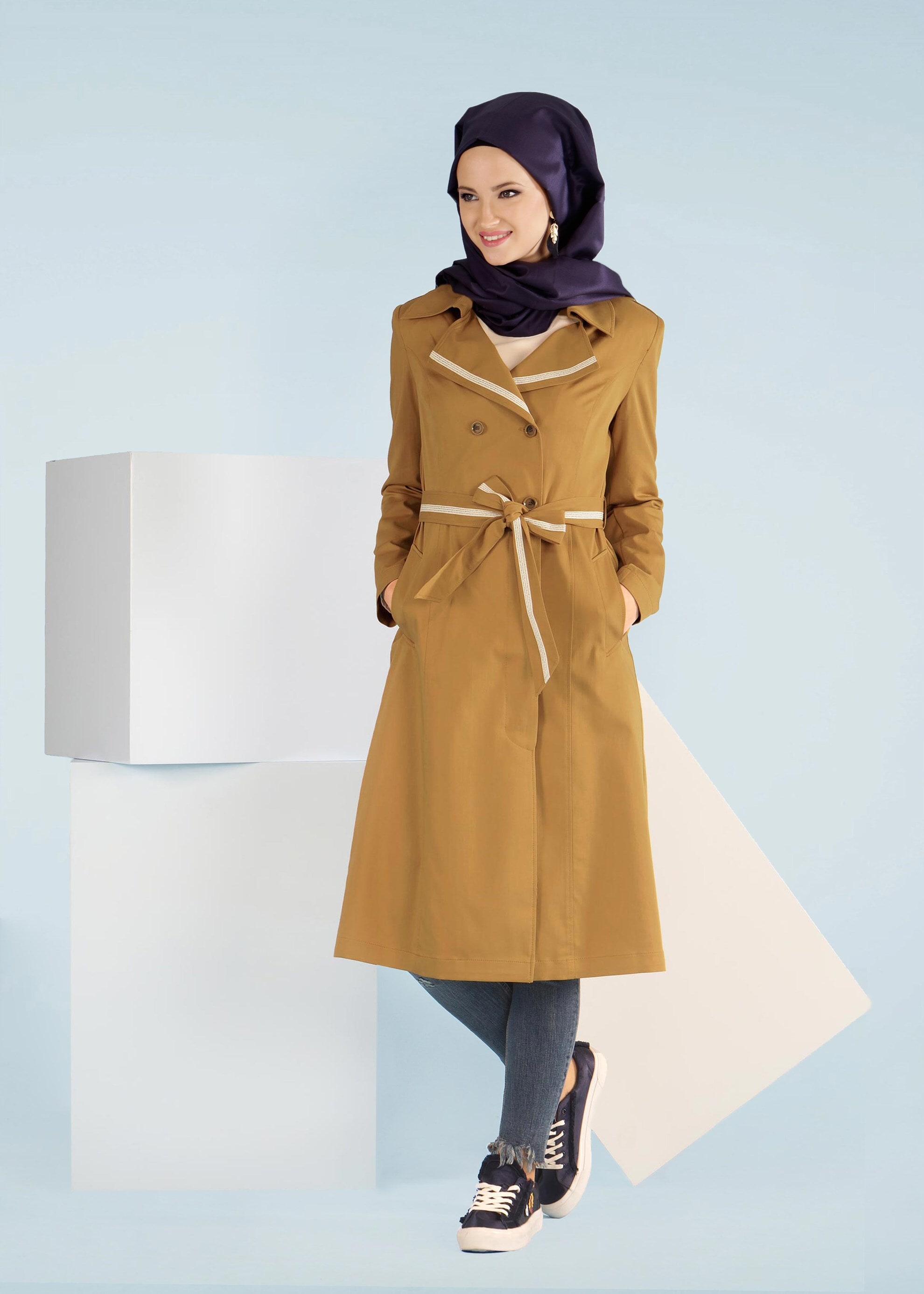 Tesettür giyim SARI YAKASI TAŞLI DÜĞMELİ TRENÇKOT 1020