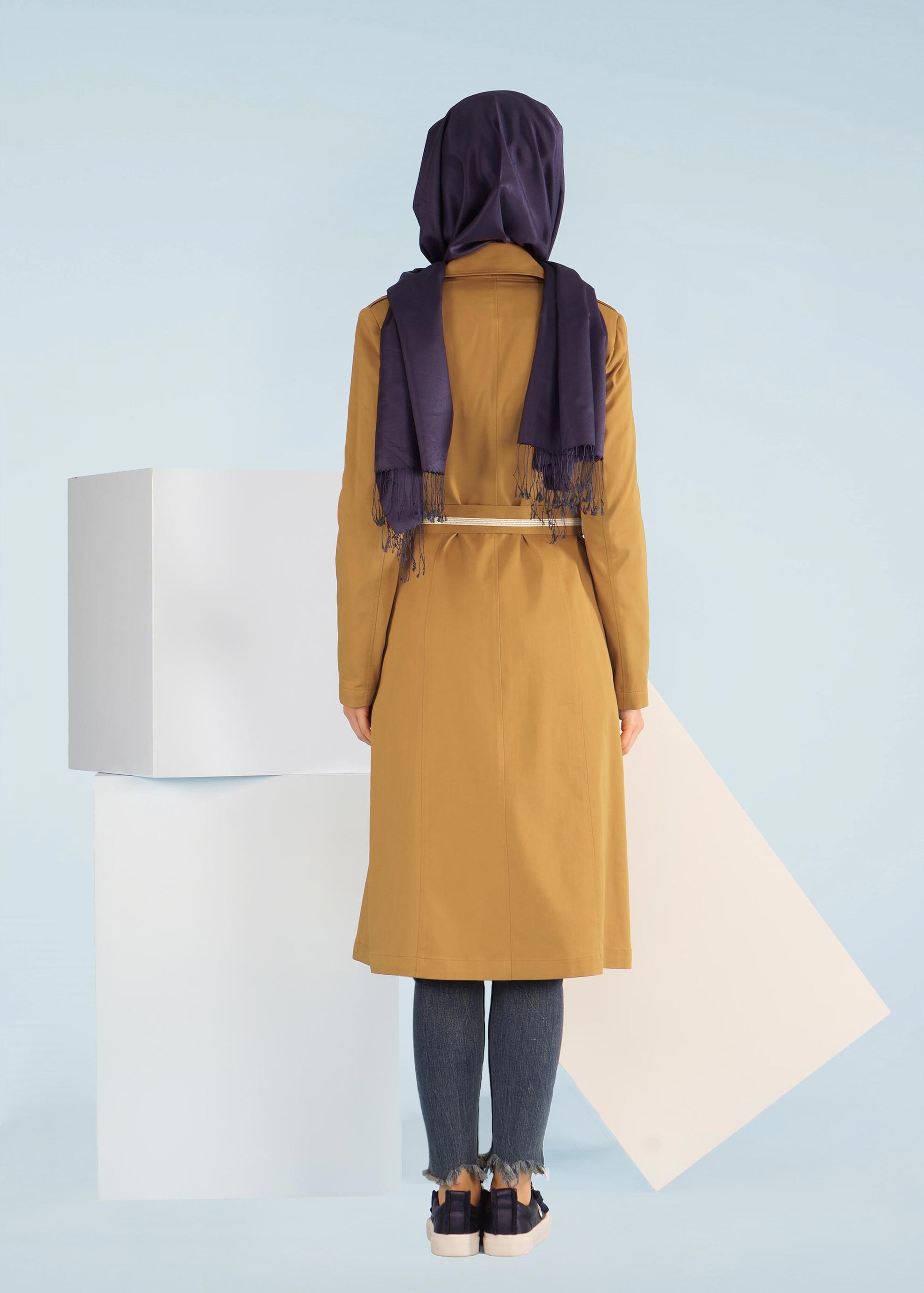 Tesettür giyim SARI YAKASI TAŞLI DÜĞMELİ TRENÇKOT 1020