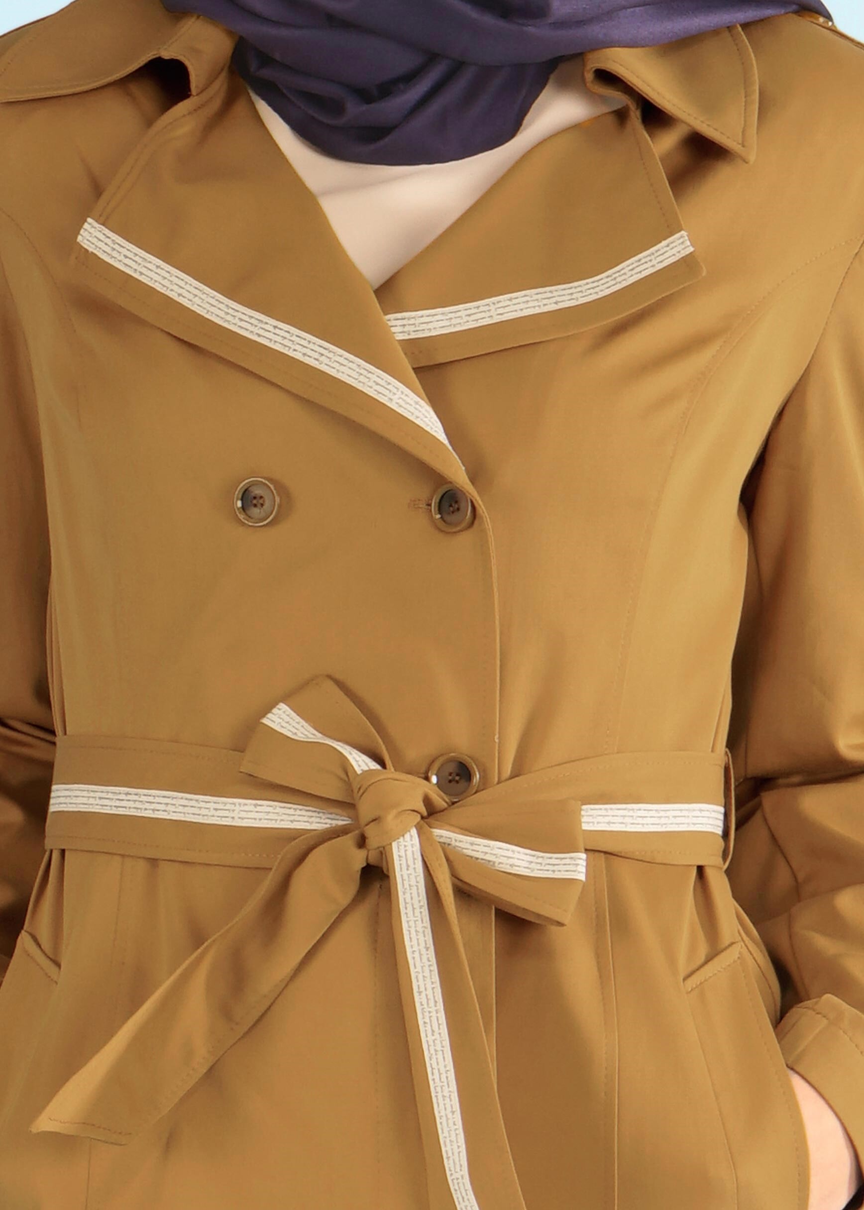 Tesettür giyim SARI YAKASI TAŞLI DÜĞMELİ TRENÇKOT 1020