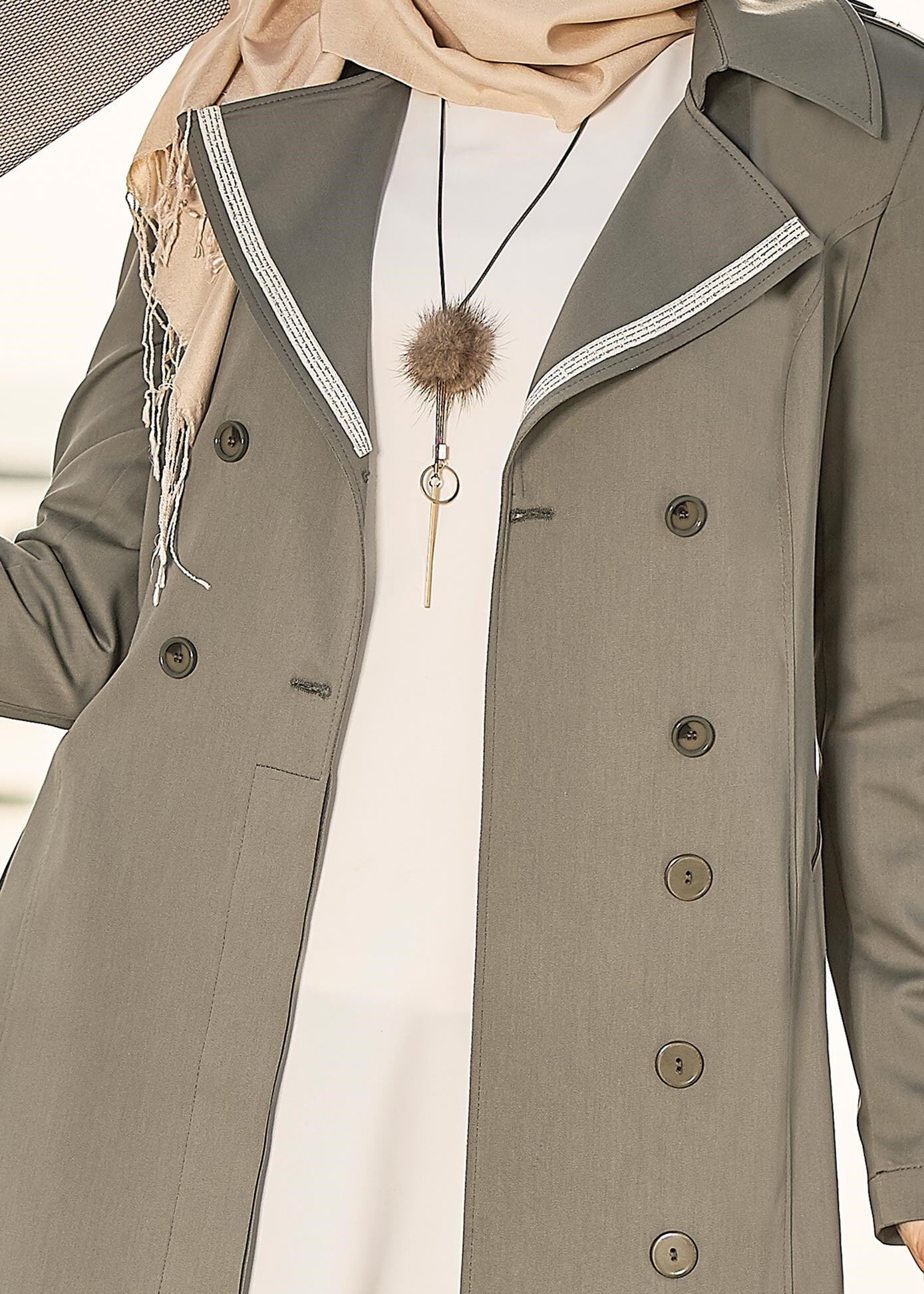 Tesettür giyim HAKİ YAKASI TAŞLI DÜĞMELİ TRENÇKOT 1020