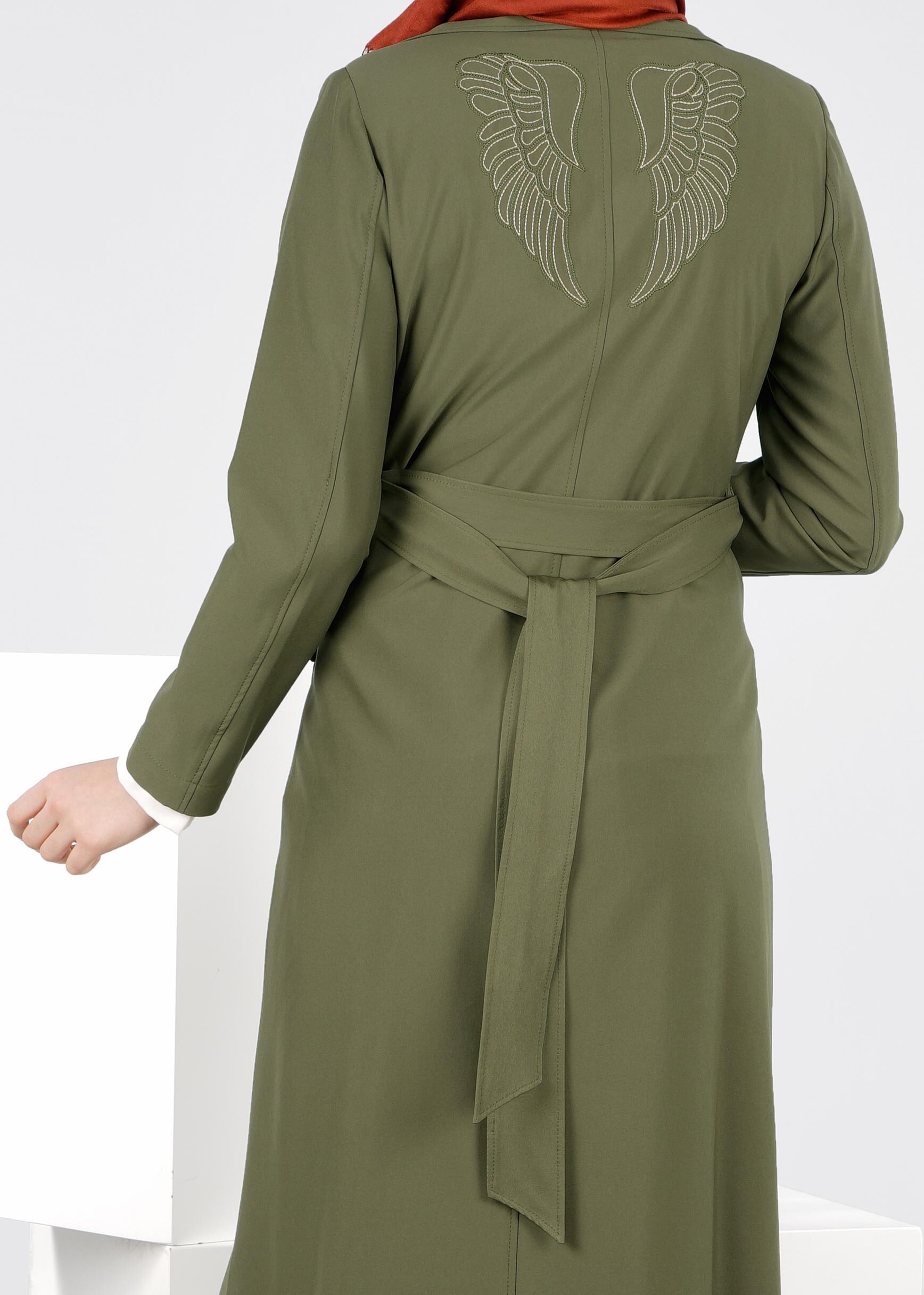 Tesettür giyim HAKİ KUŞAKLI BASKILI TRENÇKOT 1021 