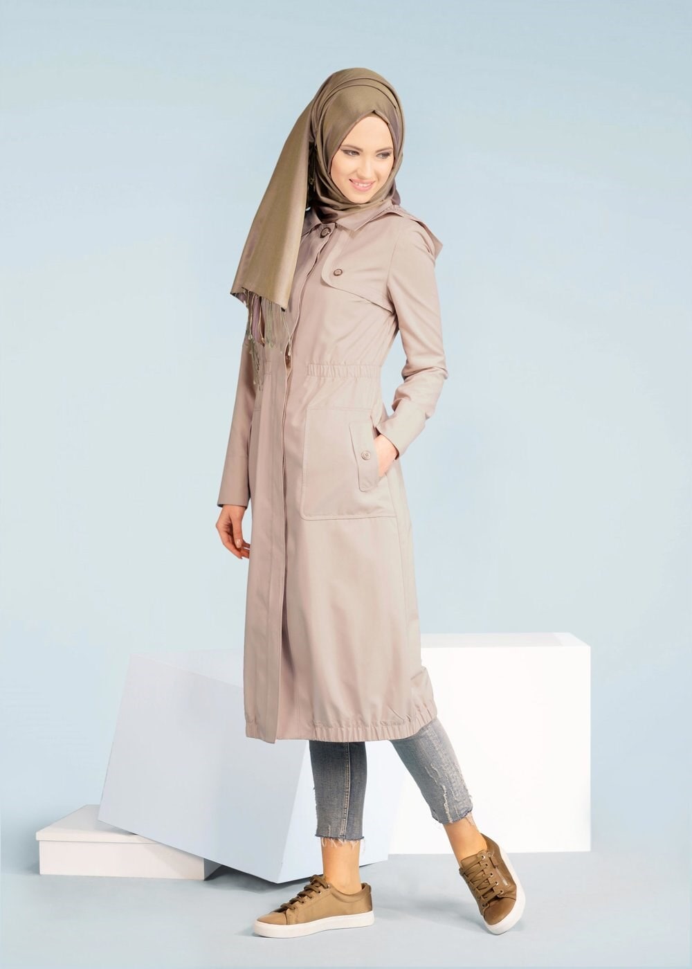 Tesettür giyim KAHVE BELİ BÜZGÜLÜ KAPÜŞONLU TRENÇKOT 1022 