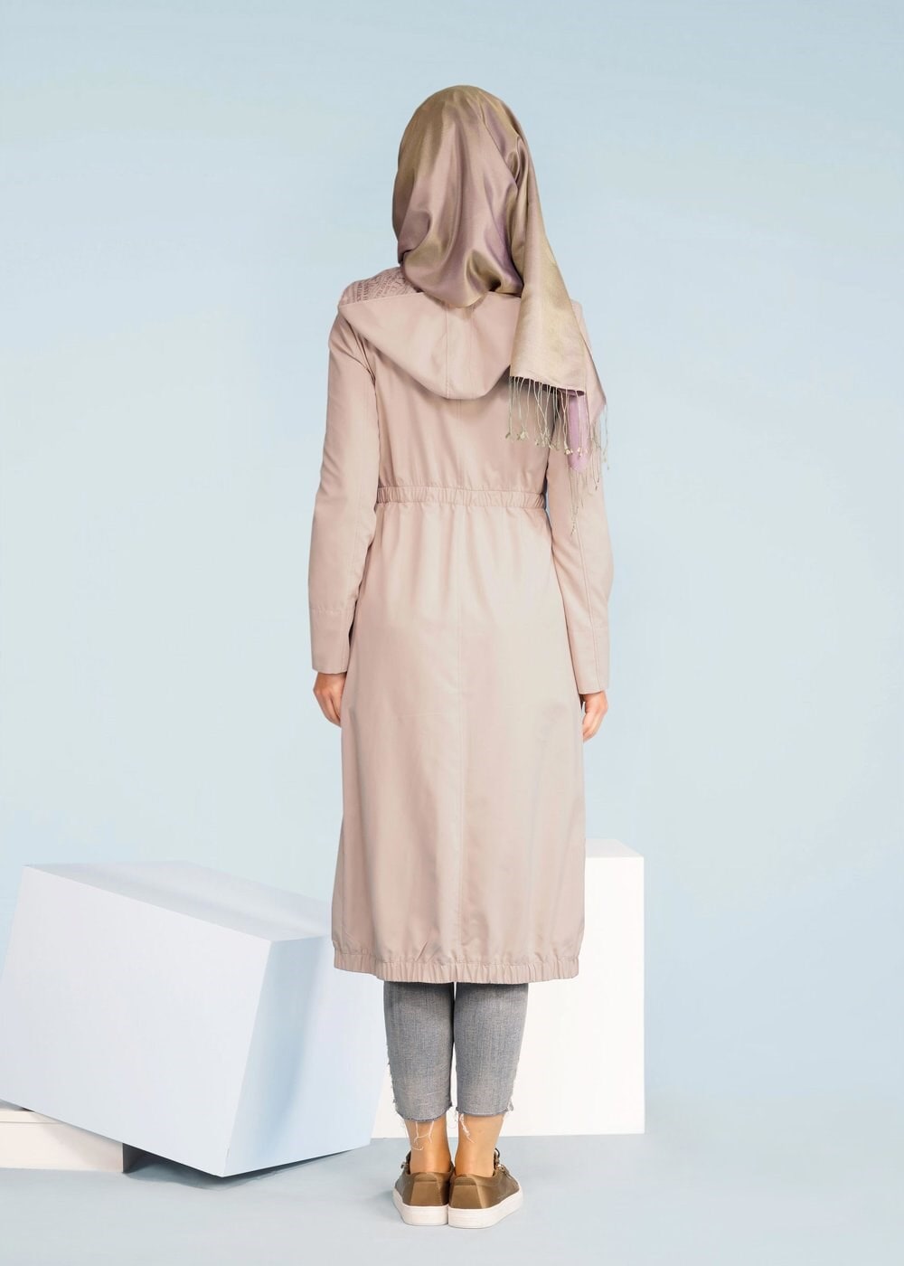 Tesettür giyim KAHVE BELİ BÜZGÜLÜ KAPÜŞONLU TRENÇKOT 1022 