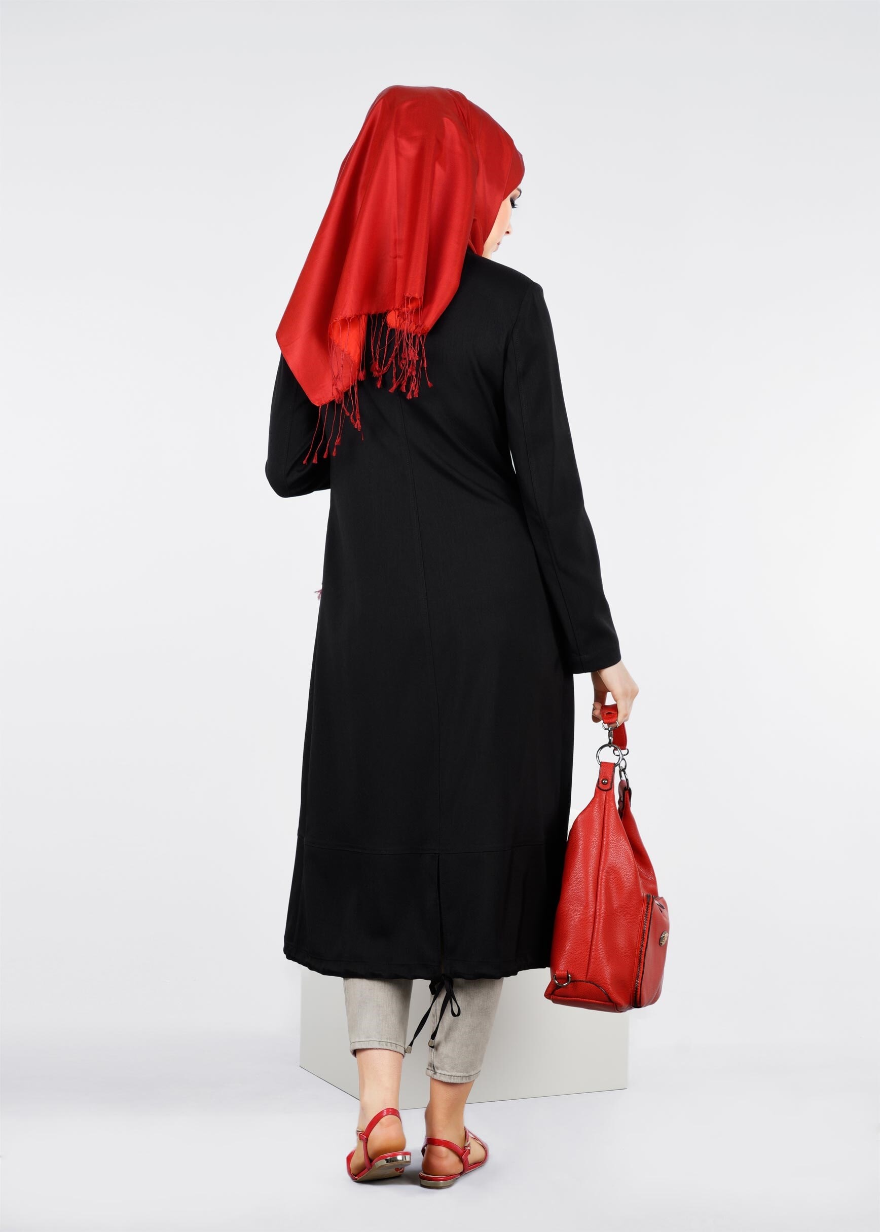 Tesettür giyim SİYAH YAZI DETAYLI FERMUARLI TRENÇKOT 1025