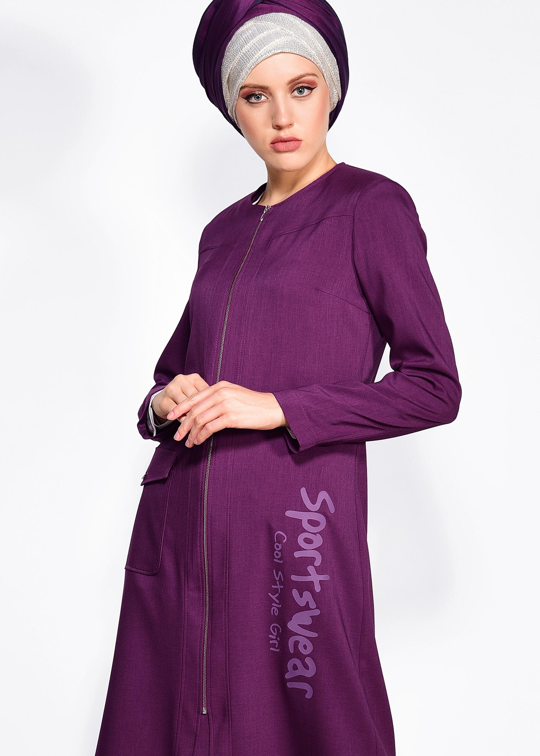 Tesettür giyim MOR YAZI DETAYLI FERMUARLI TRENÇKOT 1025