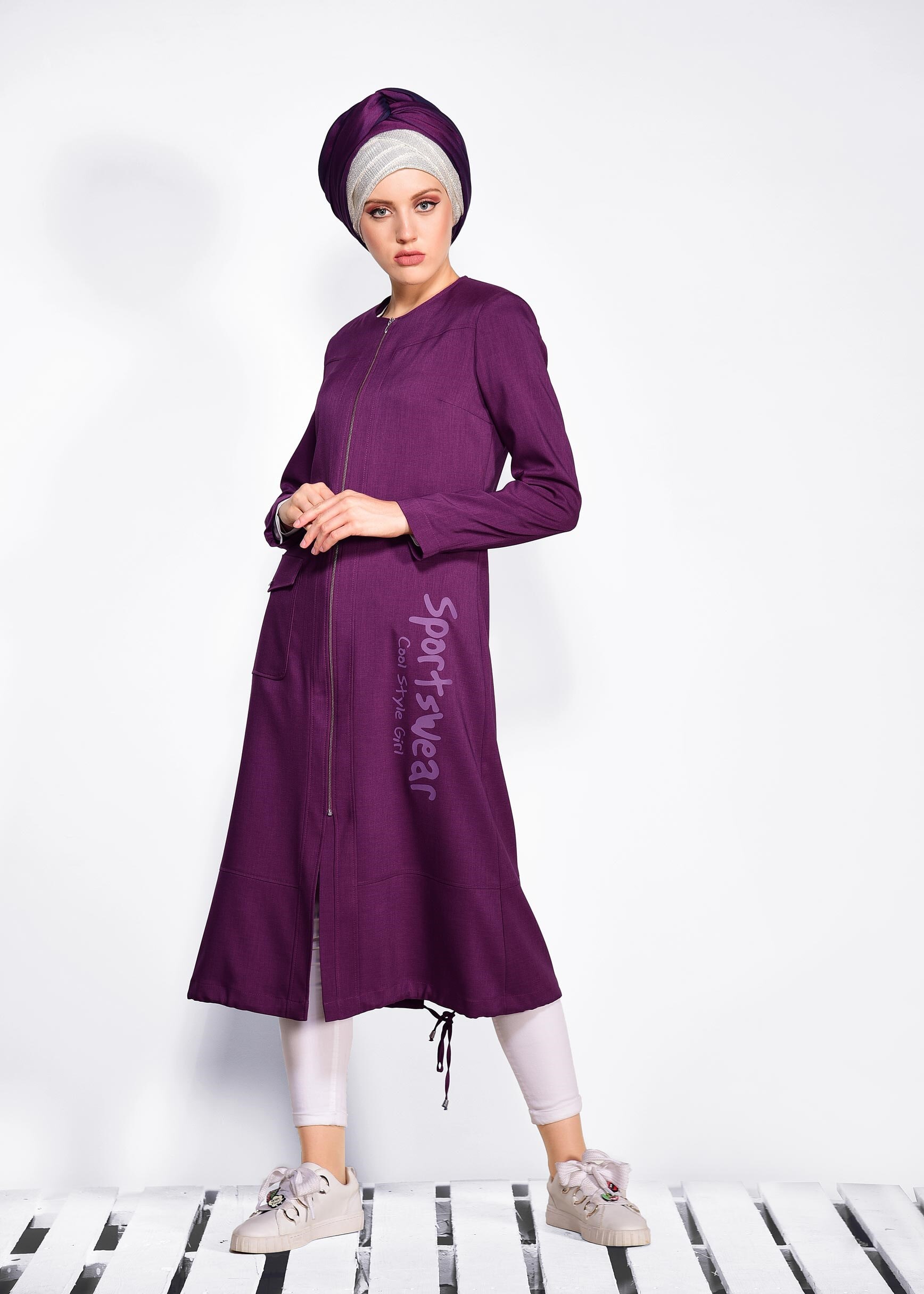 Tesettür giyim MOR YAZI DETAYLI FERMUARLI TRENÇKOT 1025