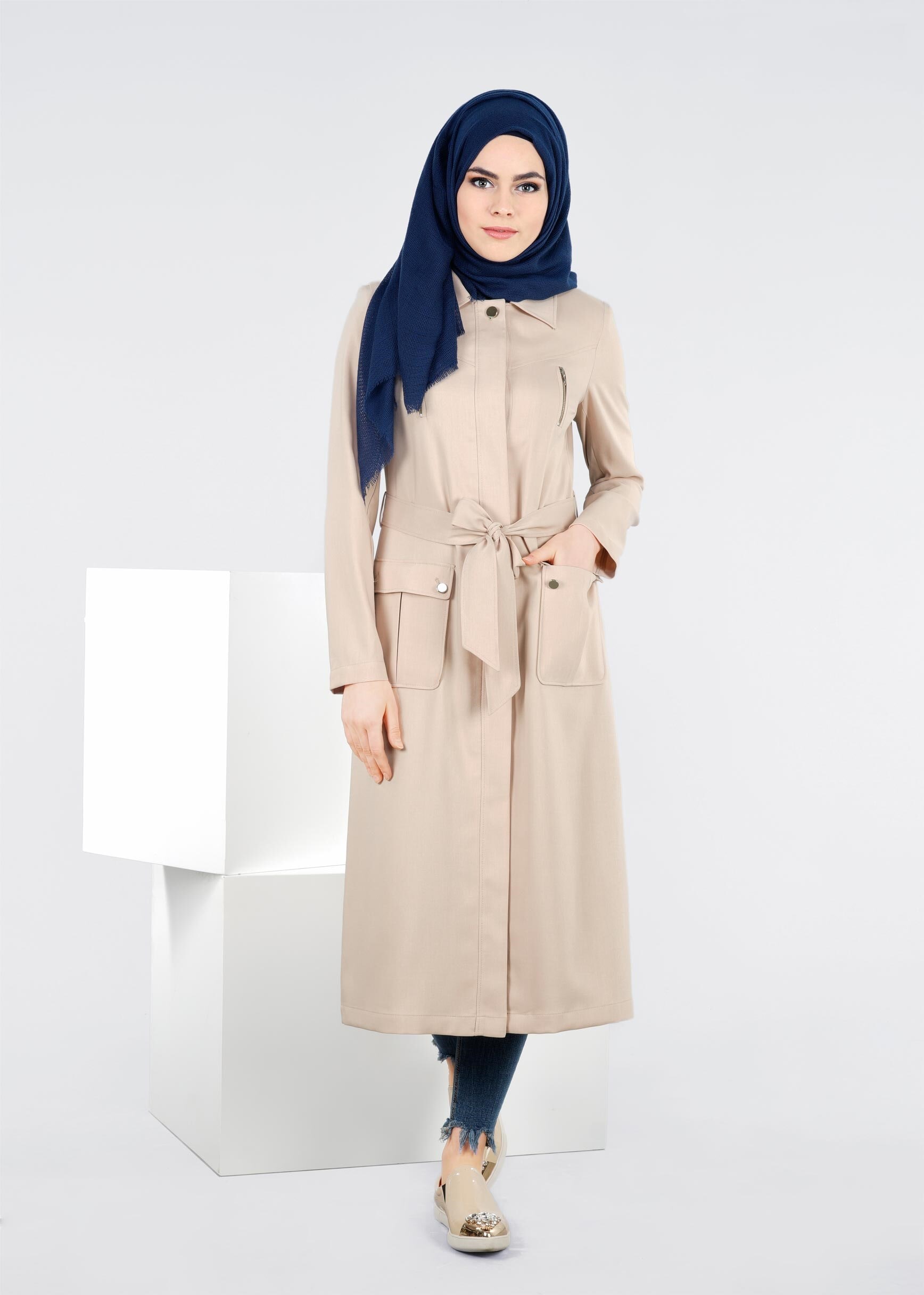 Tesettür giyim BEJ KEMERLİ CEPLİ TRENÇKOT 1026 