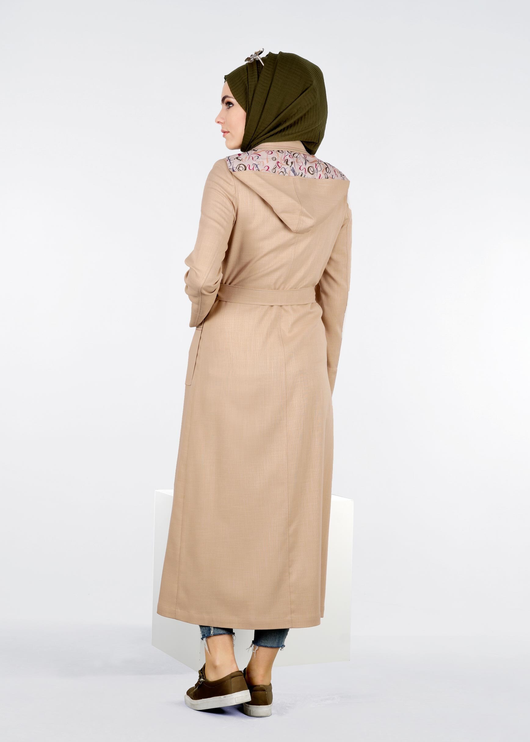 Tesettür giyim BEJ KUŞAKLI KAPÜŞONLU TRENÇKOT 1034