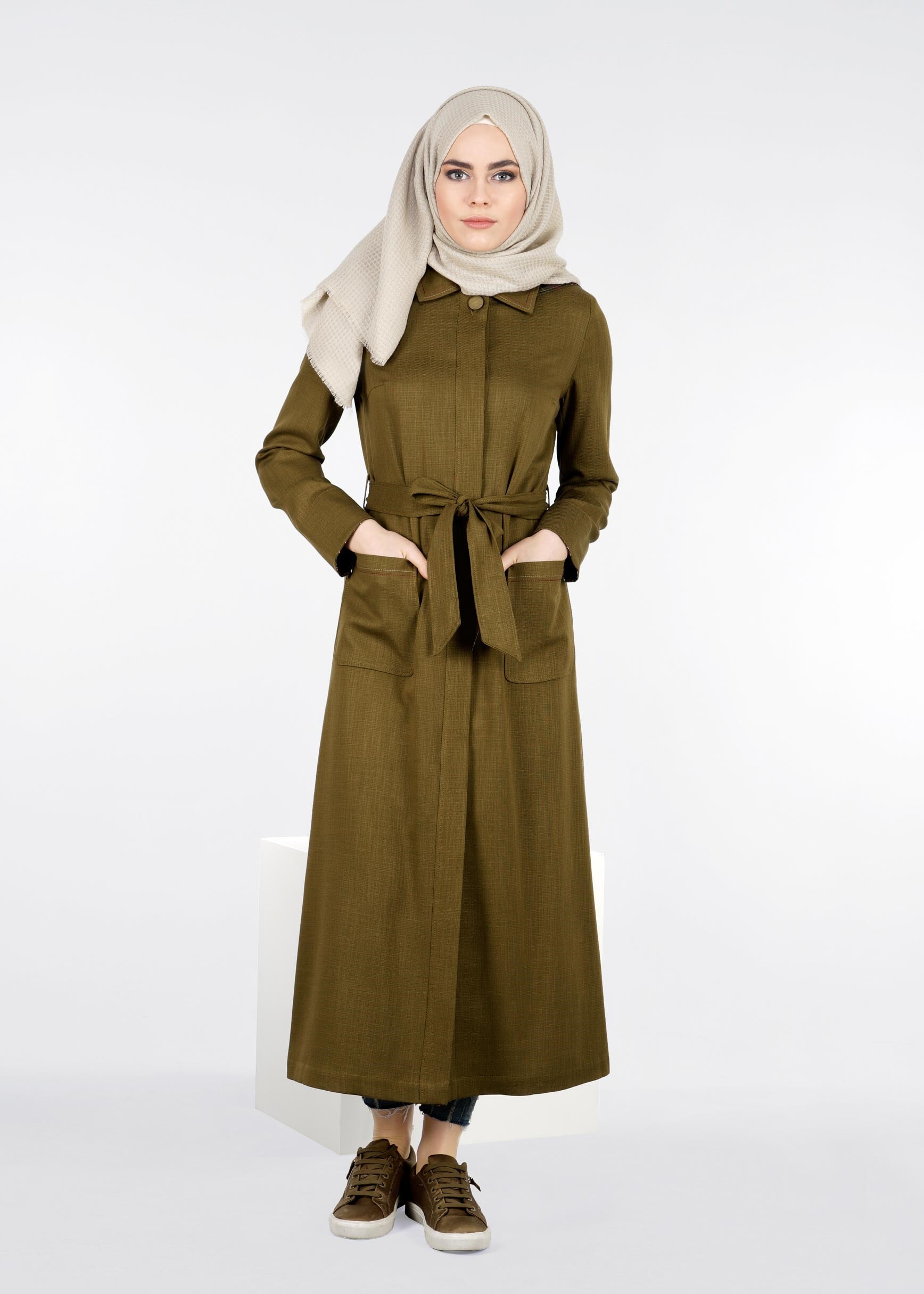 Tesettür giyim HAKİ KUŞAKLI KAPÜŞONLU TRENÇKOT 1034