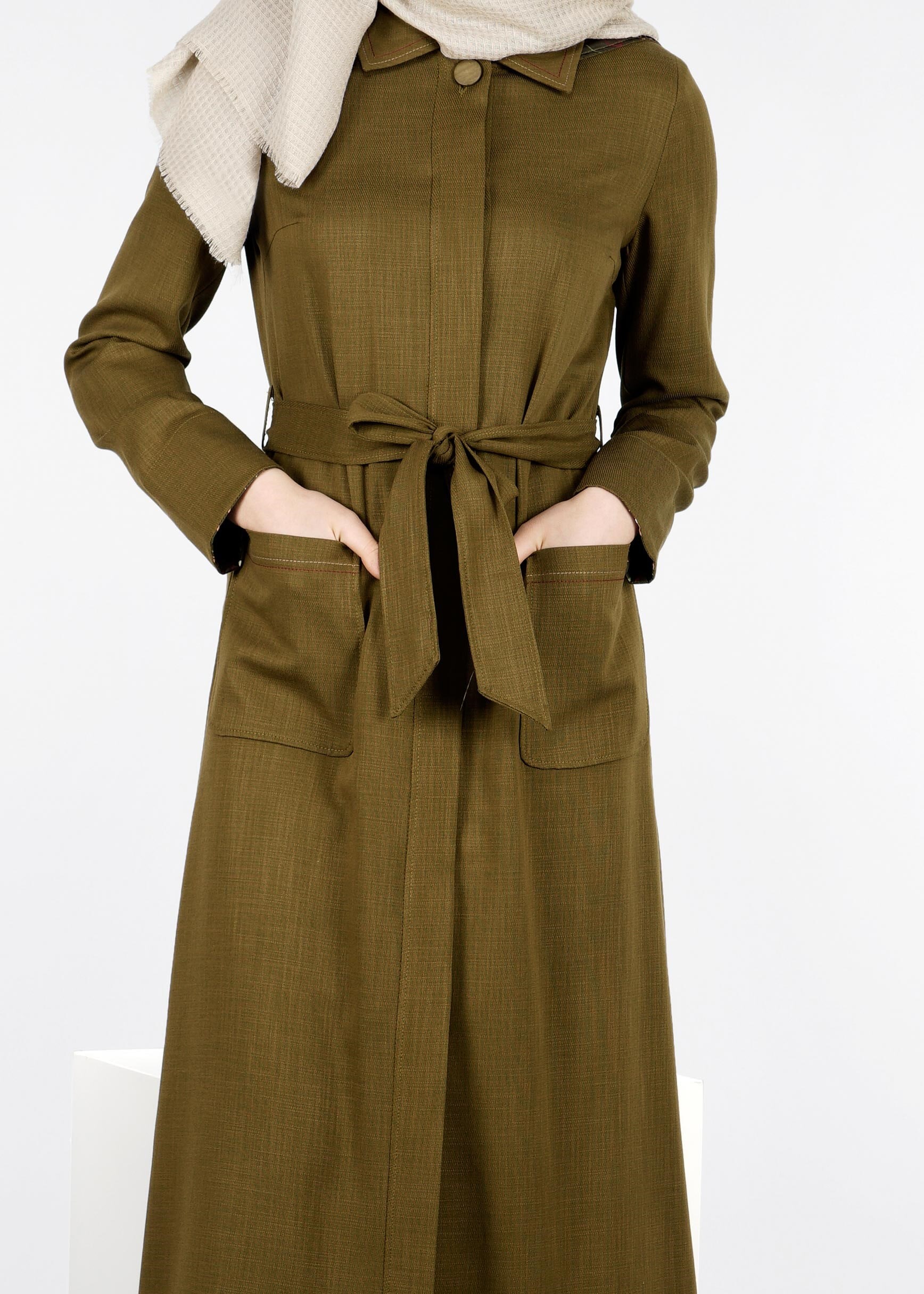 Tesettür giyim HAKİ KUŞAKLI KAPÜŞONLU TRENÇKOT 1034