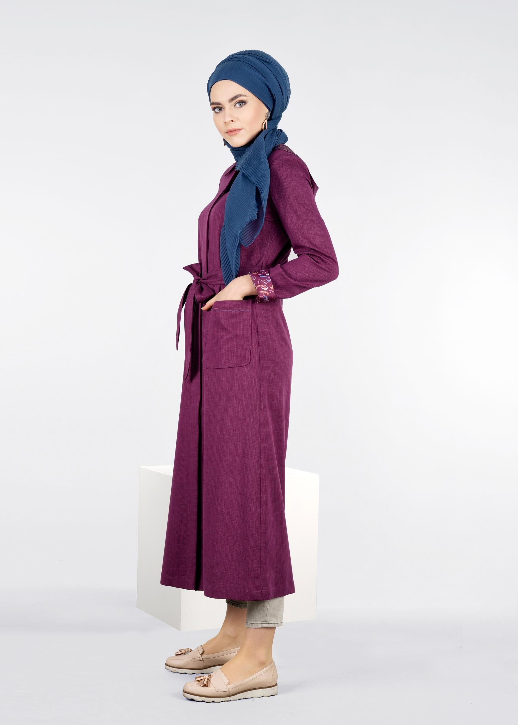 Tesettür giyim MOR KUŞAKLI KAPÜŞONLU TRENÇKOT 1034