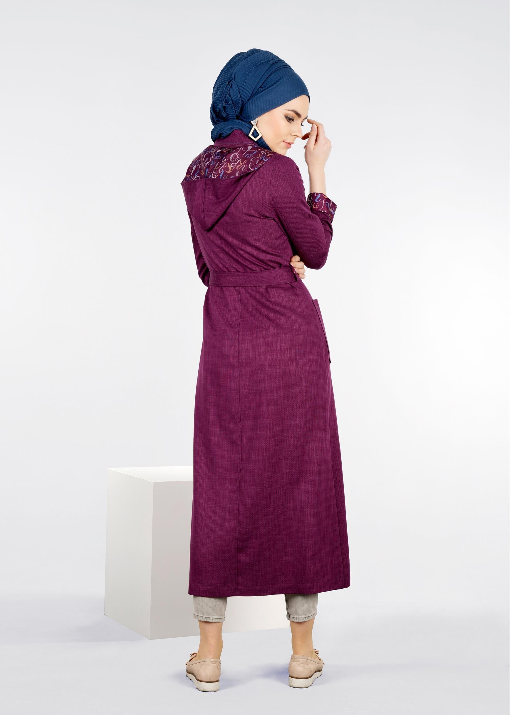 Tesettür giyim MOR KUŞAKLI KAPÜŞONLU TRENÇKOT 1034