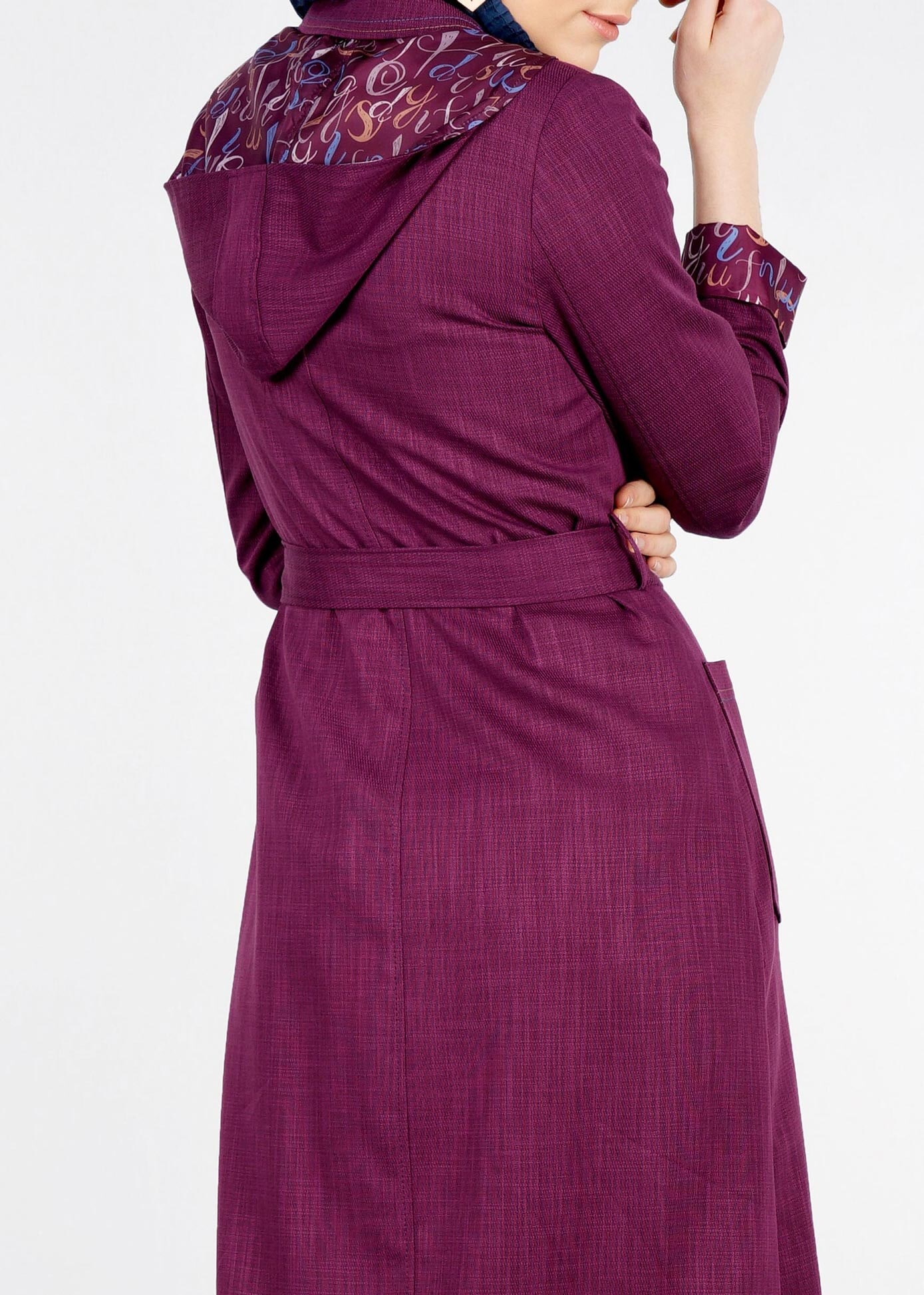 Tesettür giyim MOR KUŞAKLI KAPÜŞONLU TRENÇKOT 1034