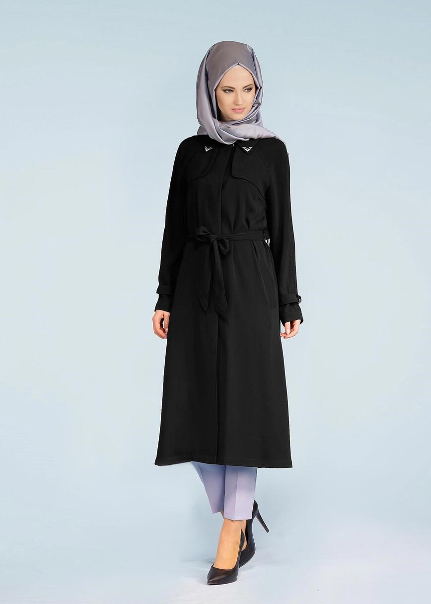 Tesettür giyim SİYAH KUŞAKLI ARKASI PİLİSELİ TRENÇKOT 1044 