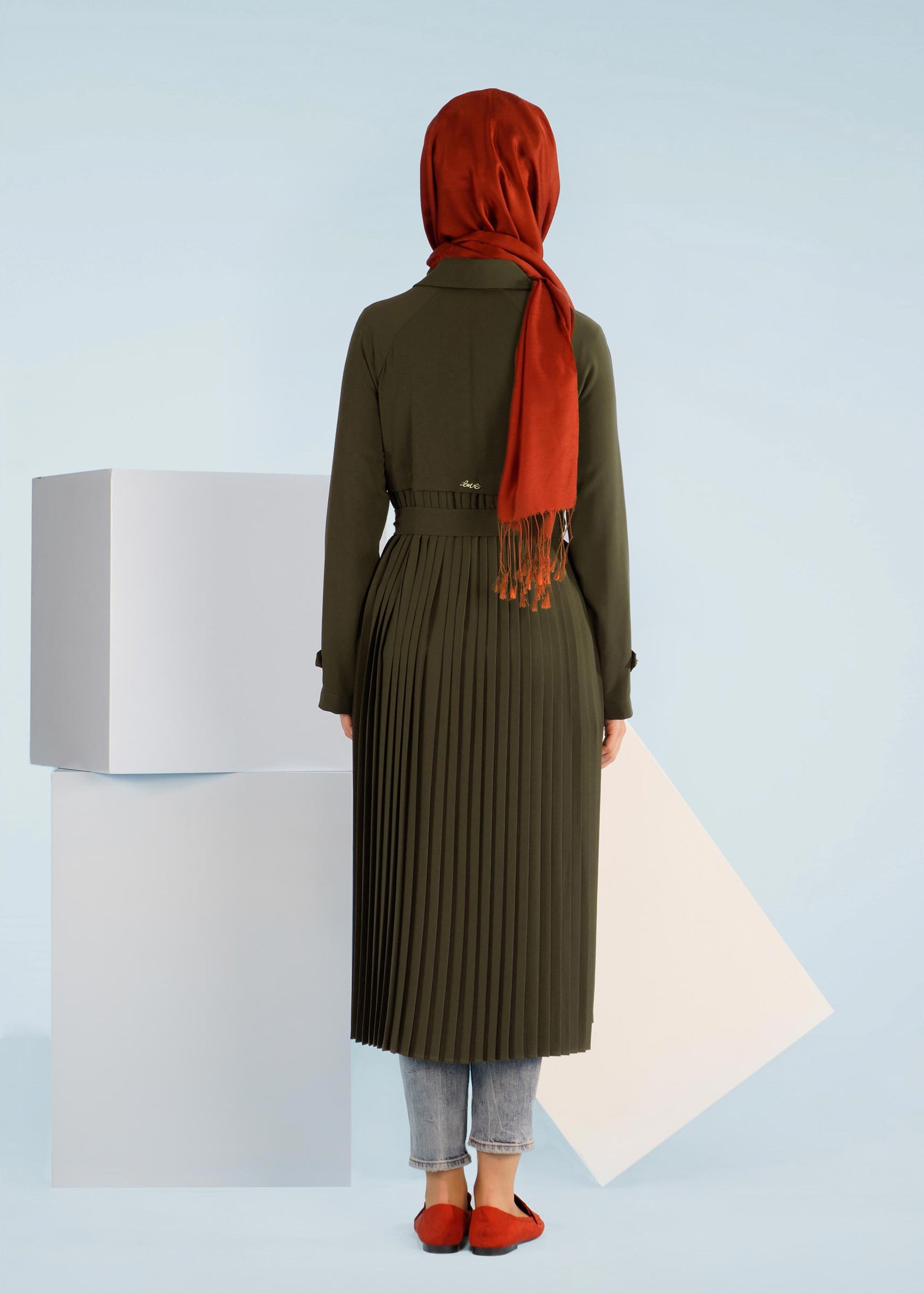 Tesettür giyim HAKİ KUŞAKLI ARKASI PİLİSELİ TRENÇKOT 1044 