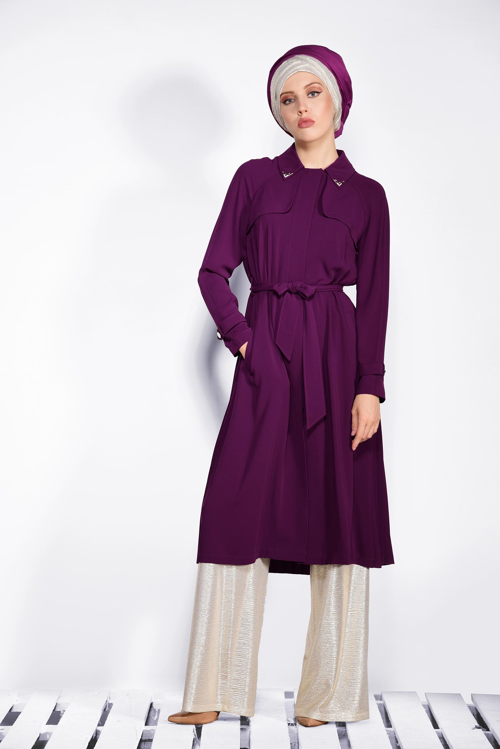 Tesettür giyim MÜRDÜM KUŞAKLI ARKASI PİLİSELİ TRENÇKOT 1044 