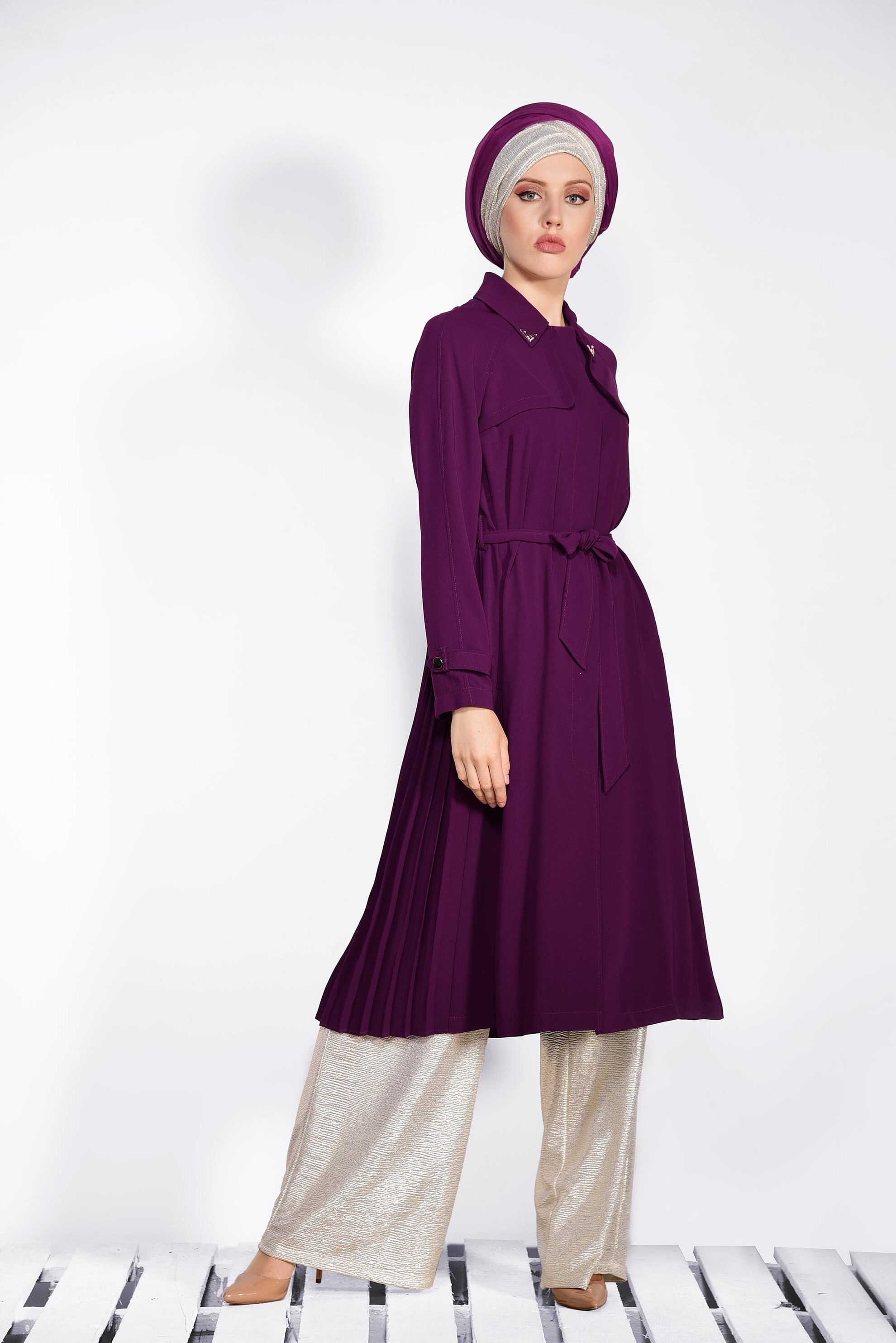 Tesettür giyim MÜRDÜM KUŞAKLI ARKASI PİLİSELİ TRENÇKOT 1044 