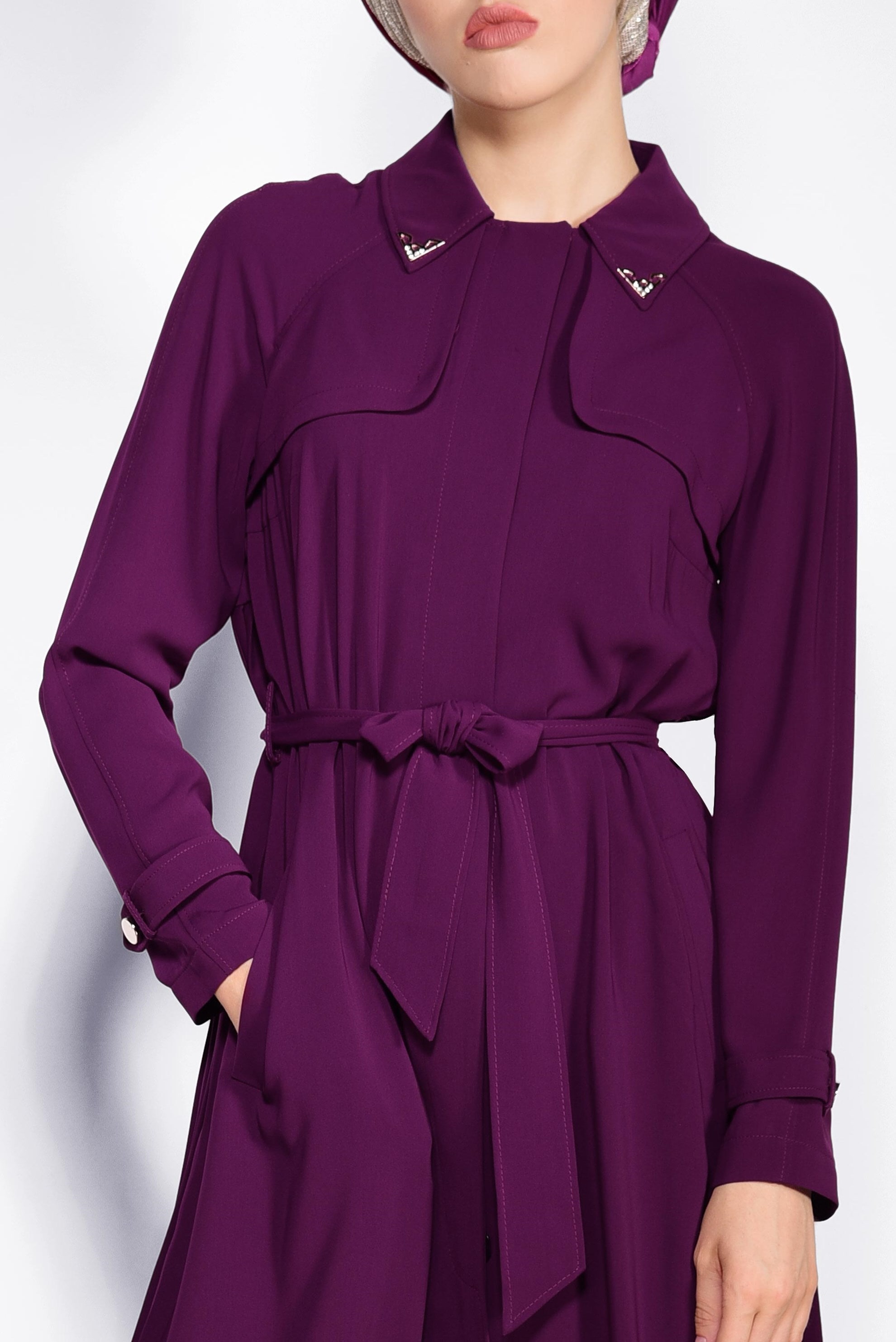 Tesettür giyim MÜRDÜM KUŞAKLI ARKASI PİLİSELİ TRENÇKOT 1044 