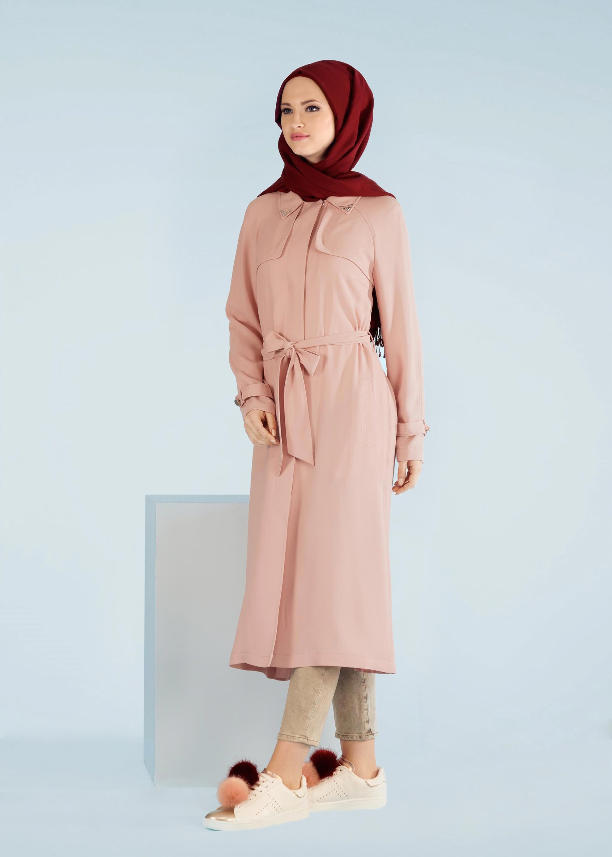 Tesettür giyim PUDRA KUŞAKLI ARKASI PİLİSELİ TRENÇKOT 1044 