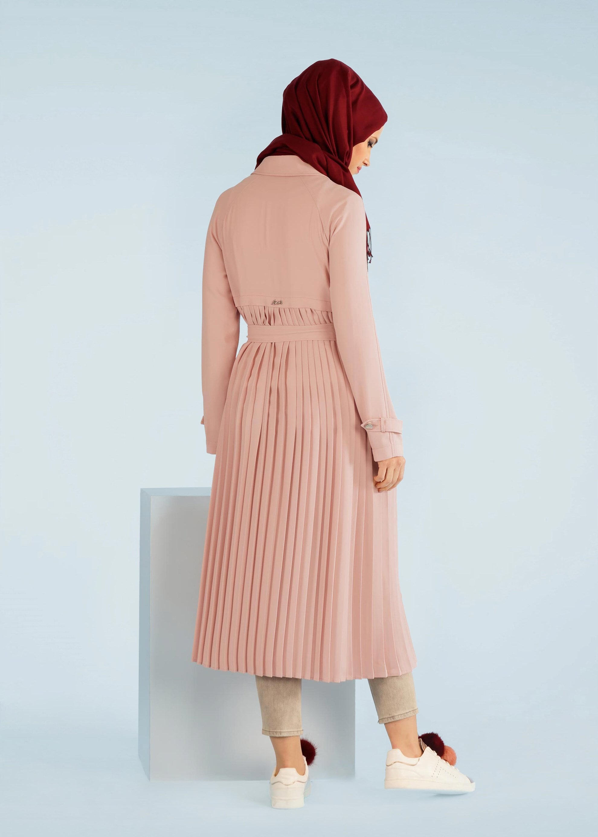 Tesettür giyim PUDRA KUŞAKLI ARKASI PİLİSELİ TRENÇKOT 1044 
