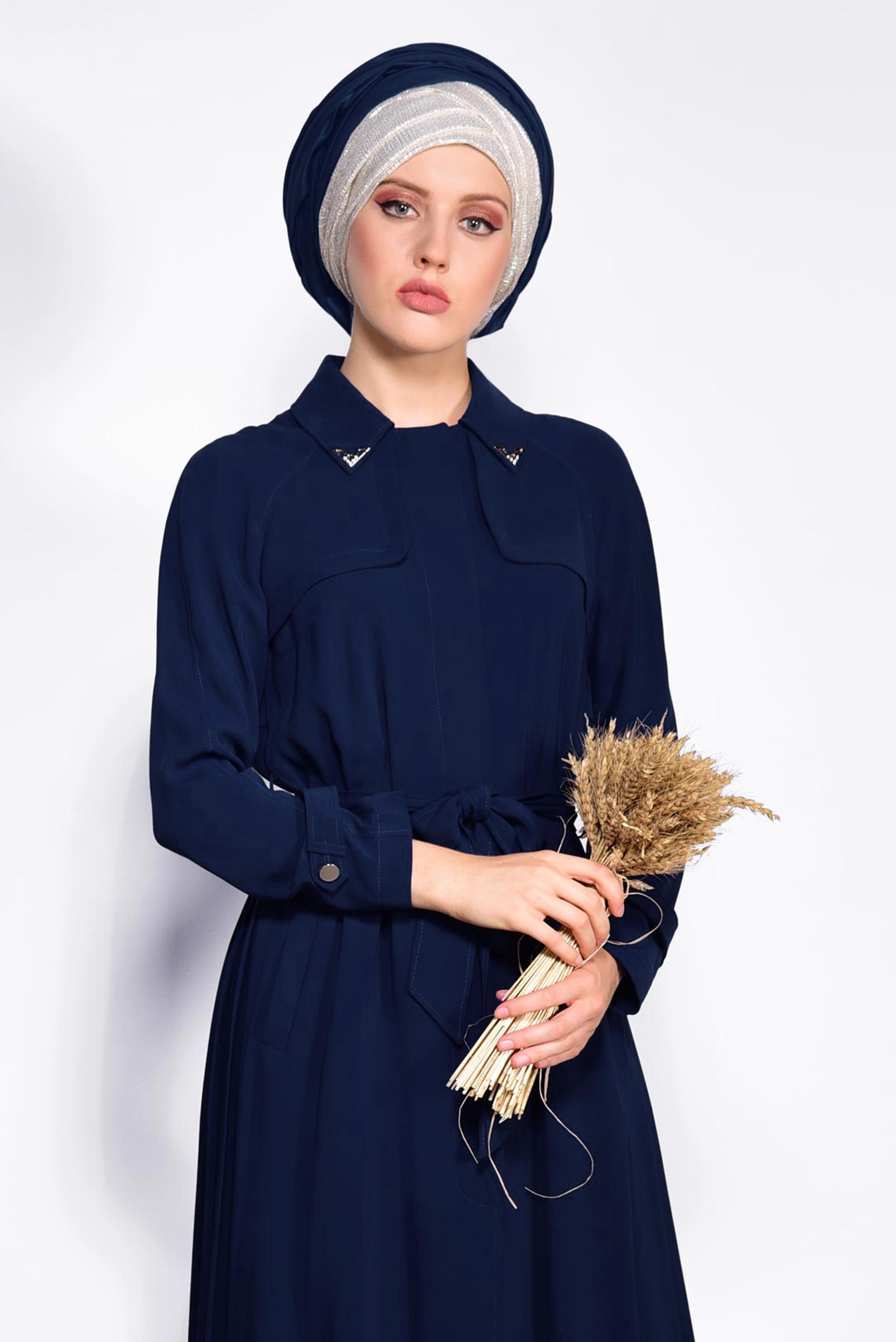 Tesettür giyim LACİVERT KUŞAKLI ARKASI PİLİSELİ TRENÇKOT 1044 