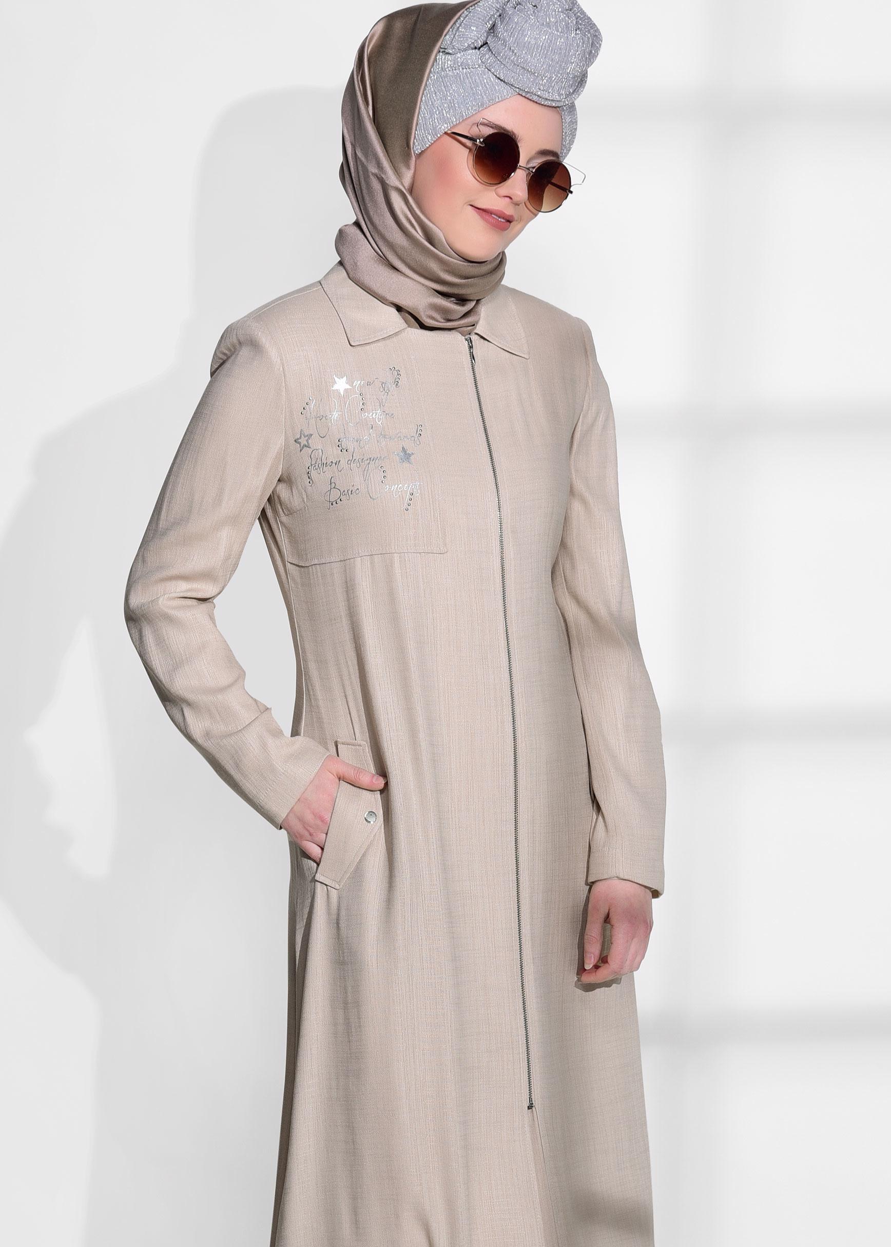 Tesettür giyim BEJ ÖNÜ BASKILI FERMUARLI TRENÇKOT 1050