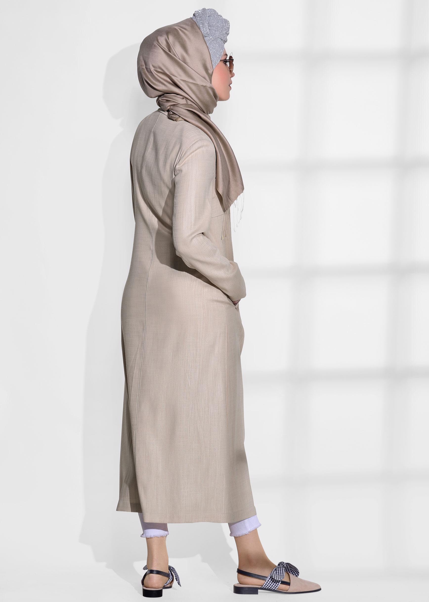 Tesettür giyim BEJ ÖNÜ BASKILI FERMUARLI TRENÇKOT 1050