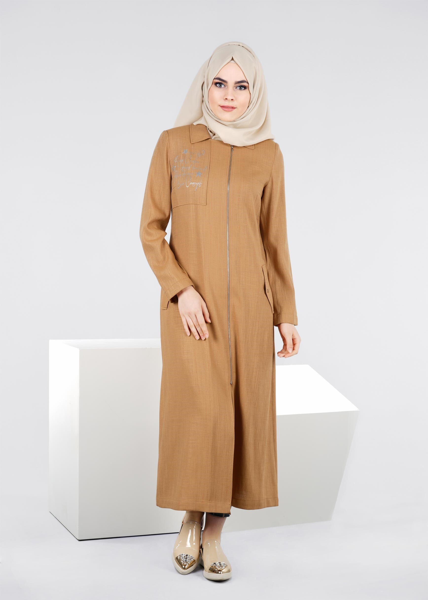 Tesettür giyim KAHVE ÖNÜ BASKILI FERMUARLI TRENÇKOT 1050