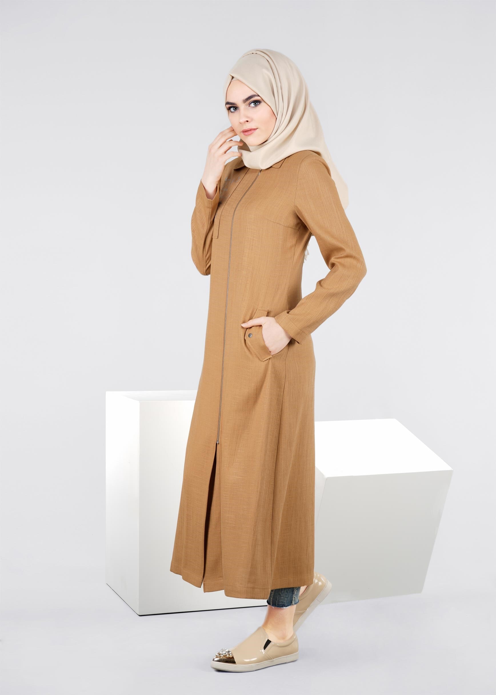 Tesettür giyim KAHVE ÖNÜ BASKILI FERMUARLI TRENÇKOT 1050