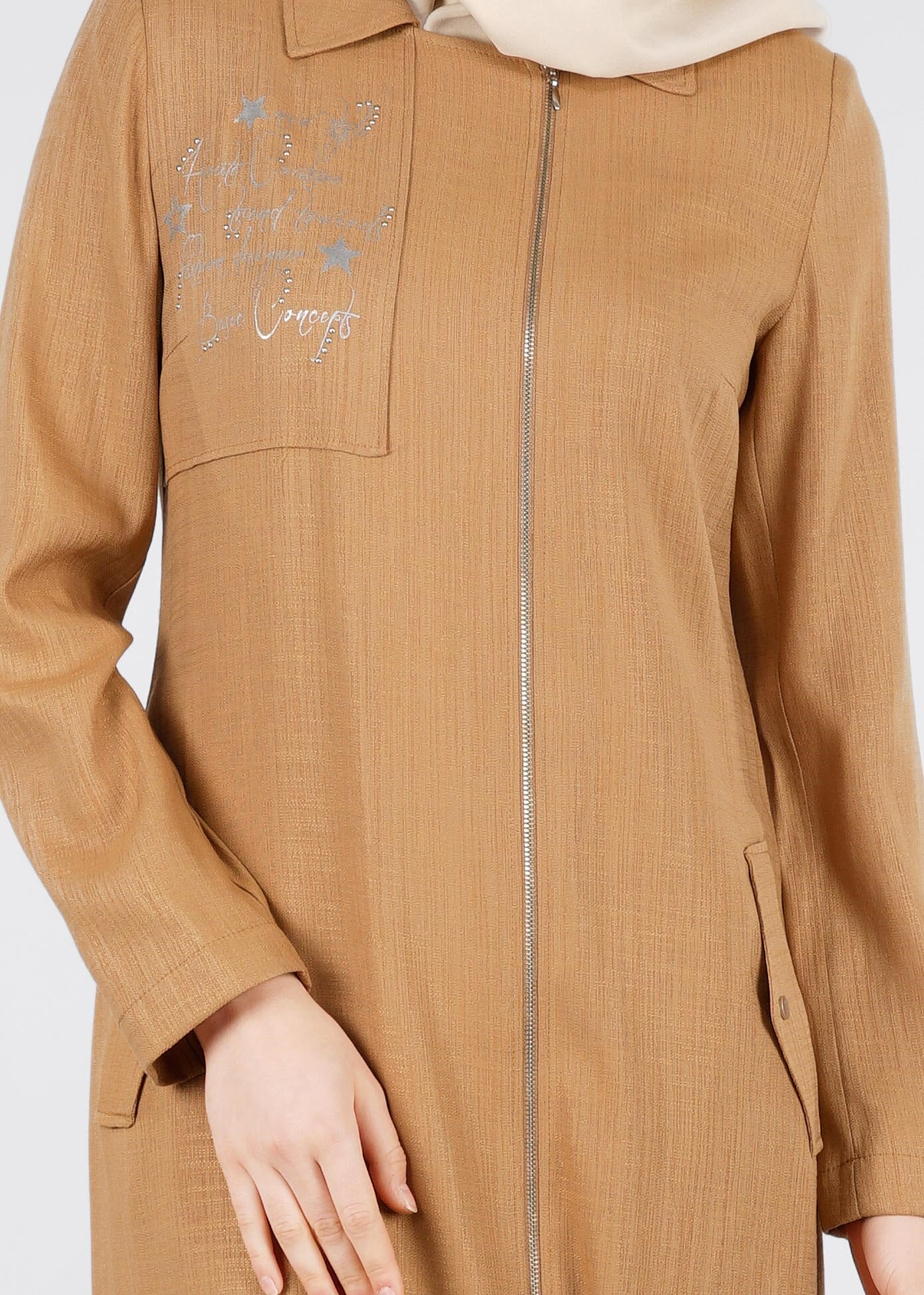 Tesettür giyim KAHVE ÖNÜ BASKILI FERMUARLI TRENÇKOT 1050