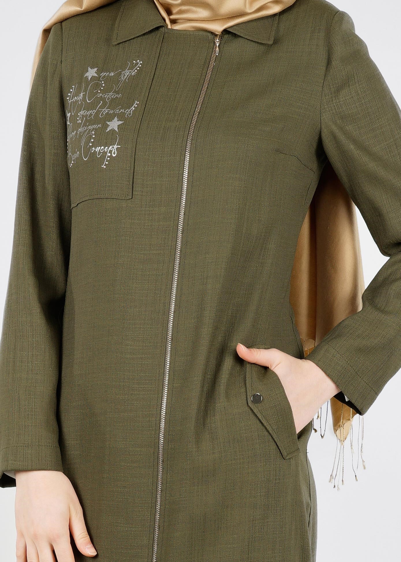 Tesettür giyim HAKİ ÖNÜ BASKILI FERMUARLI TRENÇKOT 1050