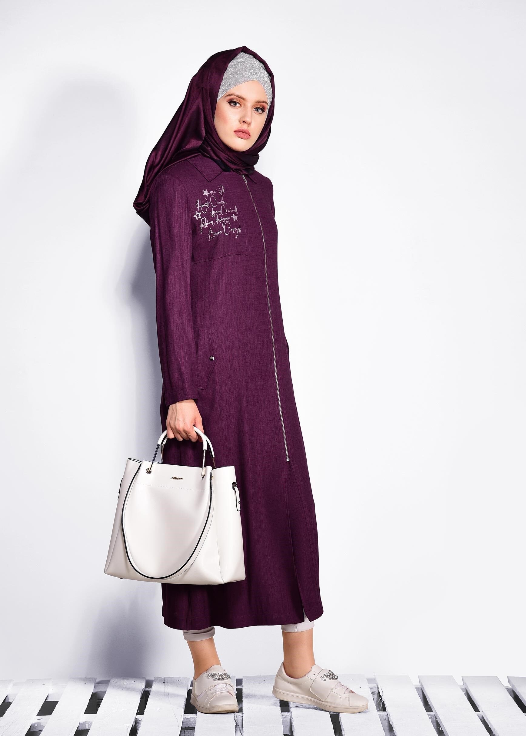 Tesettür giyim MÜRDÜM ÖNÜ BASKILI FERMUARLI TRENÇKOT 1050