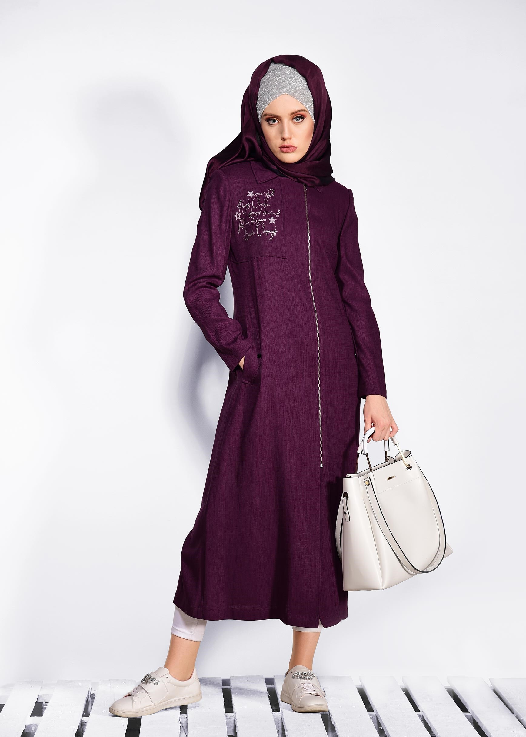 Tesettür giyim MÜRDÜM ÖNÜ BASKILI FERMUARLI TRENÇKOT 1050