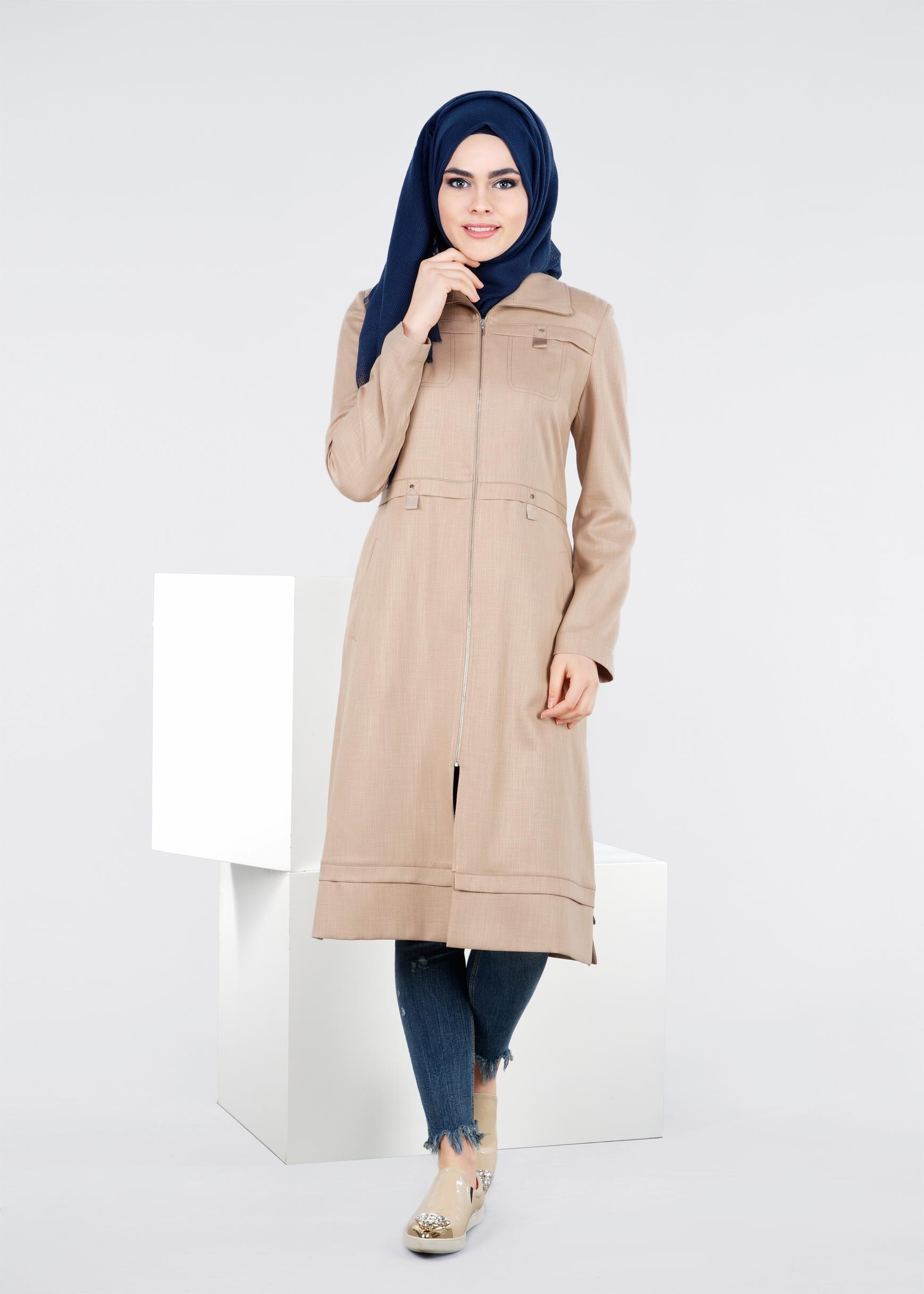 Tesettür giyim BEJ FERMUARLI TRENÇKOT 1054 