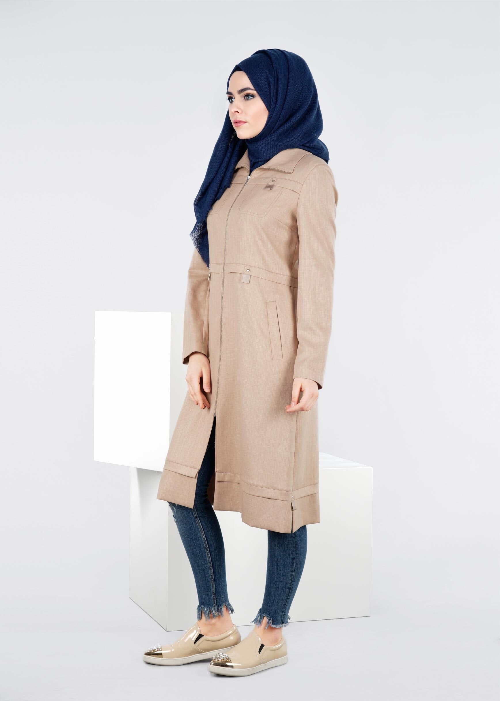 Tesettür giyim BEJ FERMUARLI TRENÇKOT 1054 