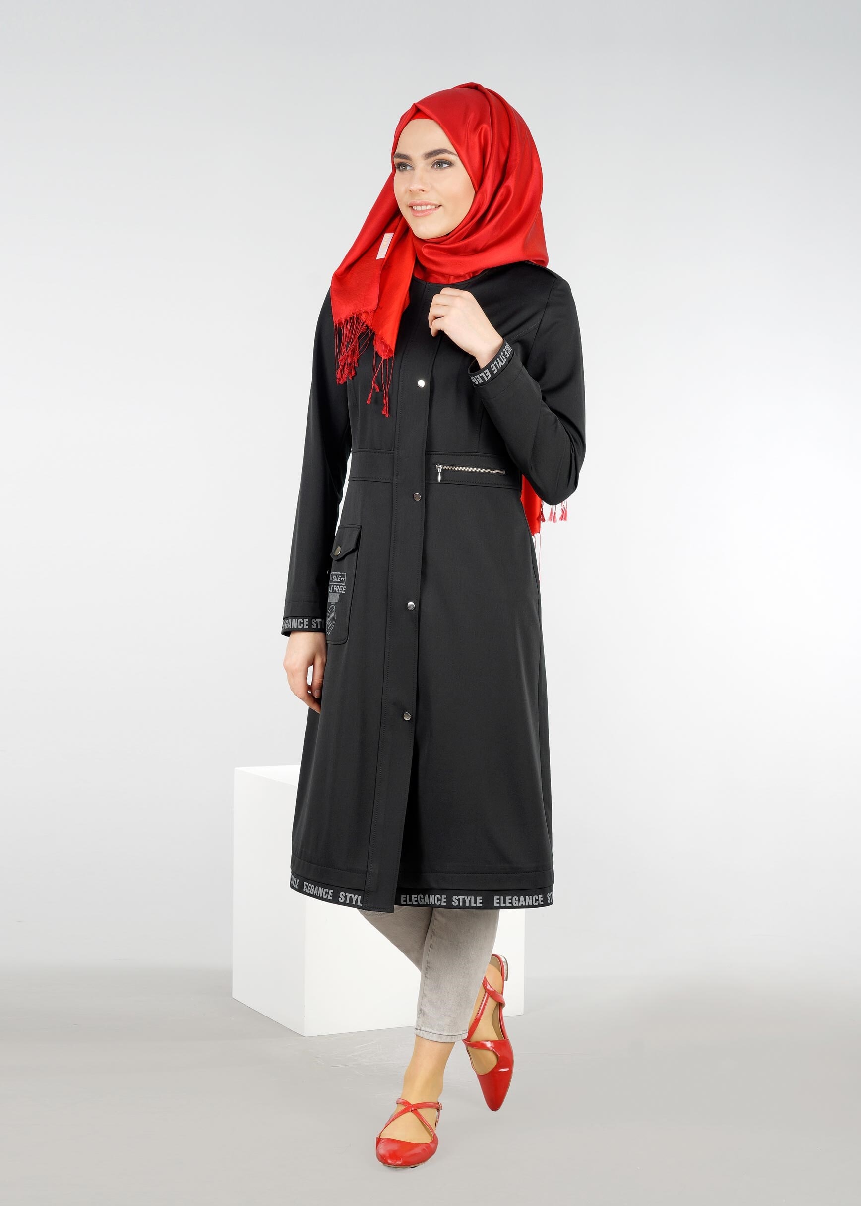 Tesettür giyim SİYAH TEK CEPLİ ÇITÇITLI TRENÇKOT 1064