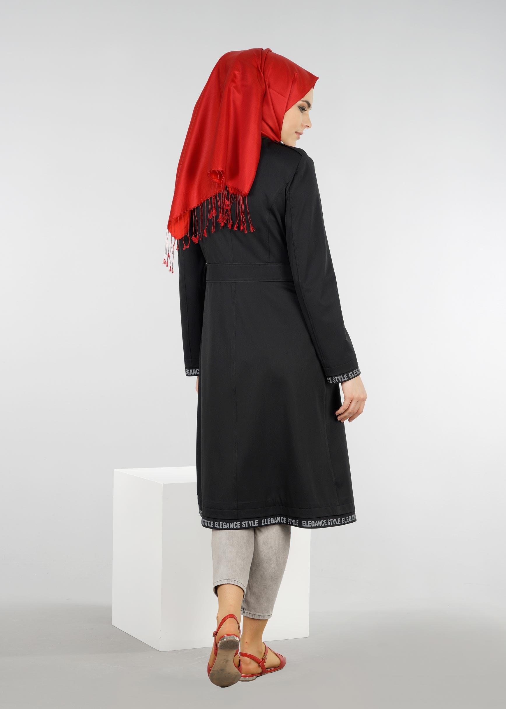 Tesettür giyim SİYAH TEK CEPLİ ÇITÇITLI TRENÇKOT 1064