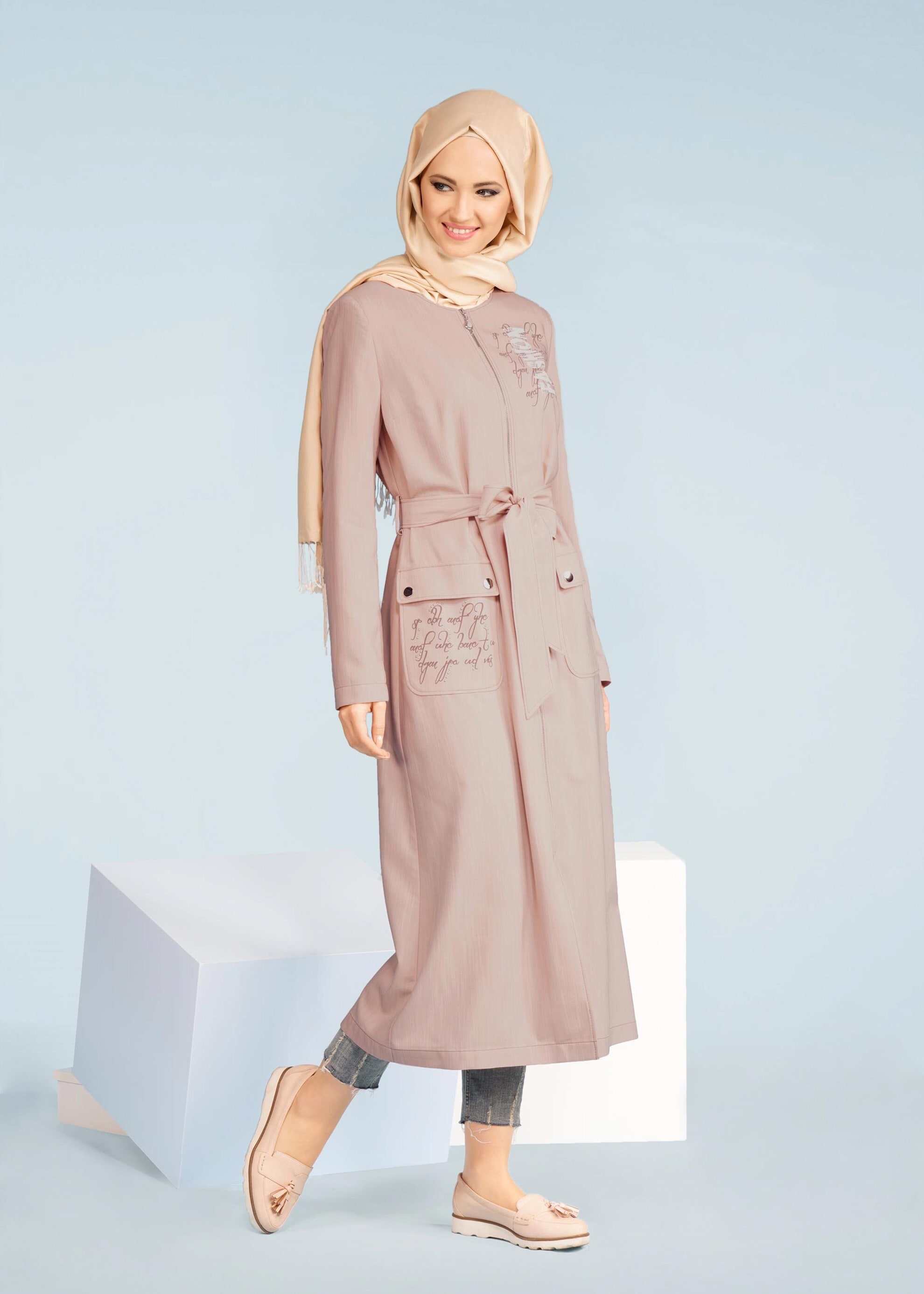 Tesettür giyim BEJ BASKILI KUŞAKLI TRENÇKOT 1065