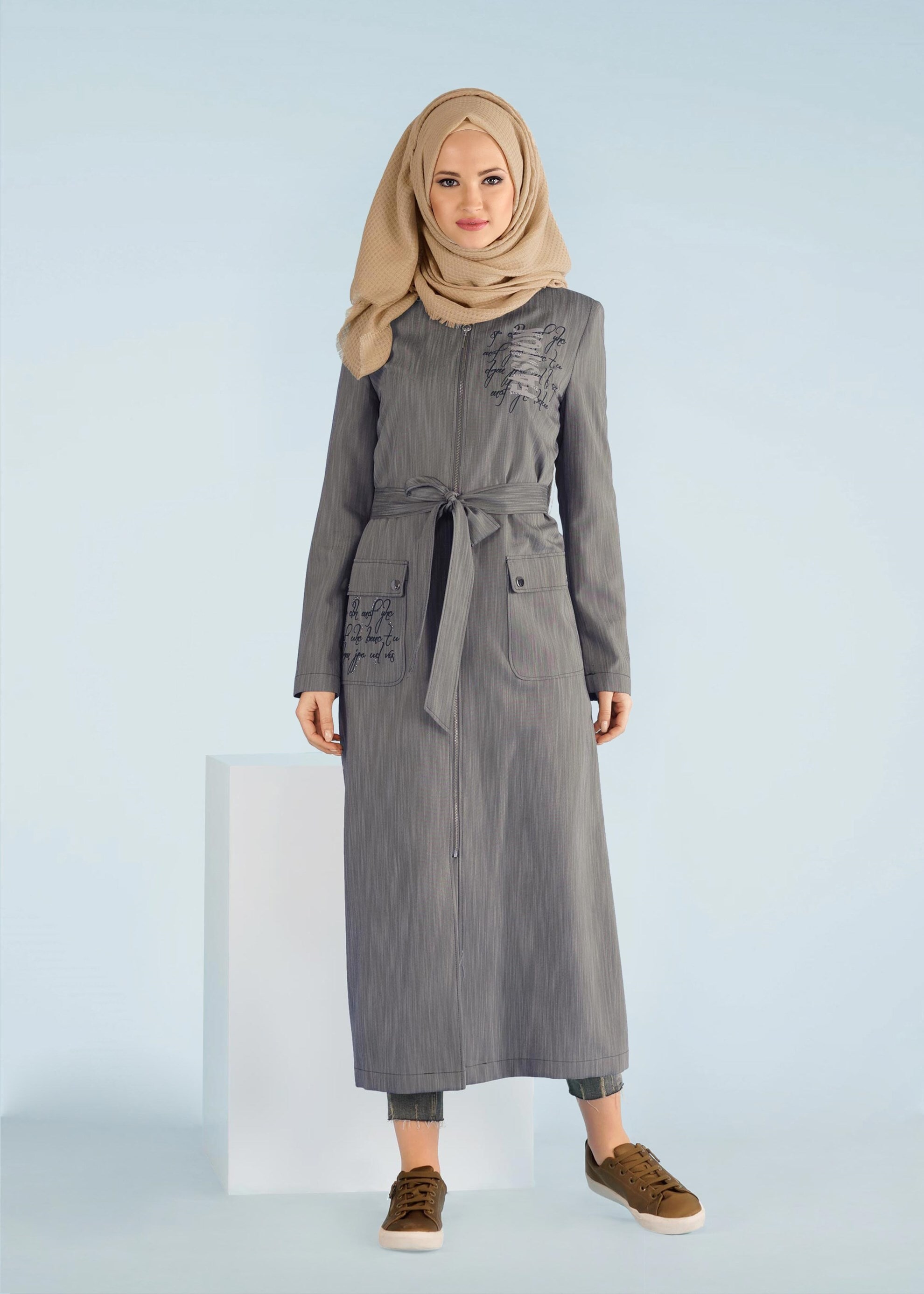 Tesettür giyim HAKİ BASKILI KUŞAKLI TRENÇKOT 1065