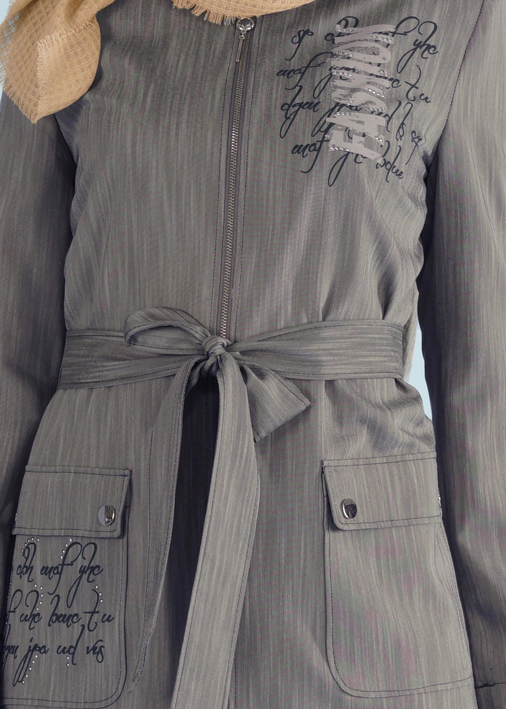 Tesettür giyim HAKİ BASKILI KUŞAKLI TRENÇKOT 1065