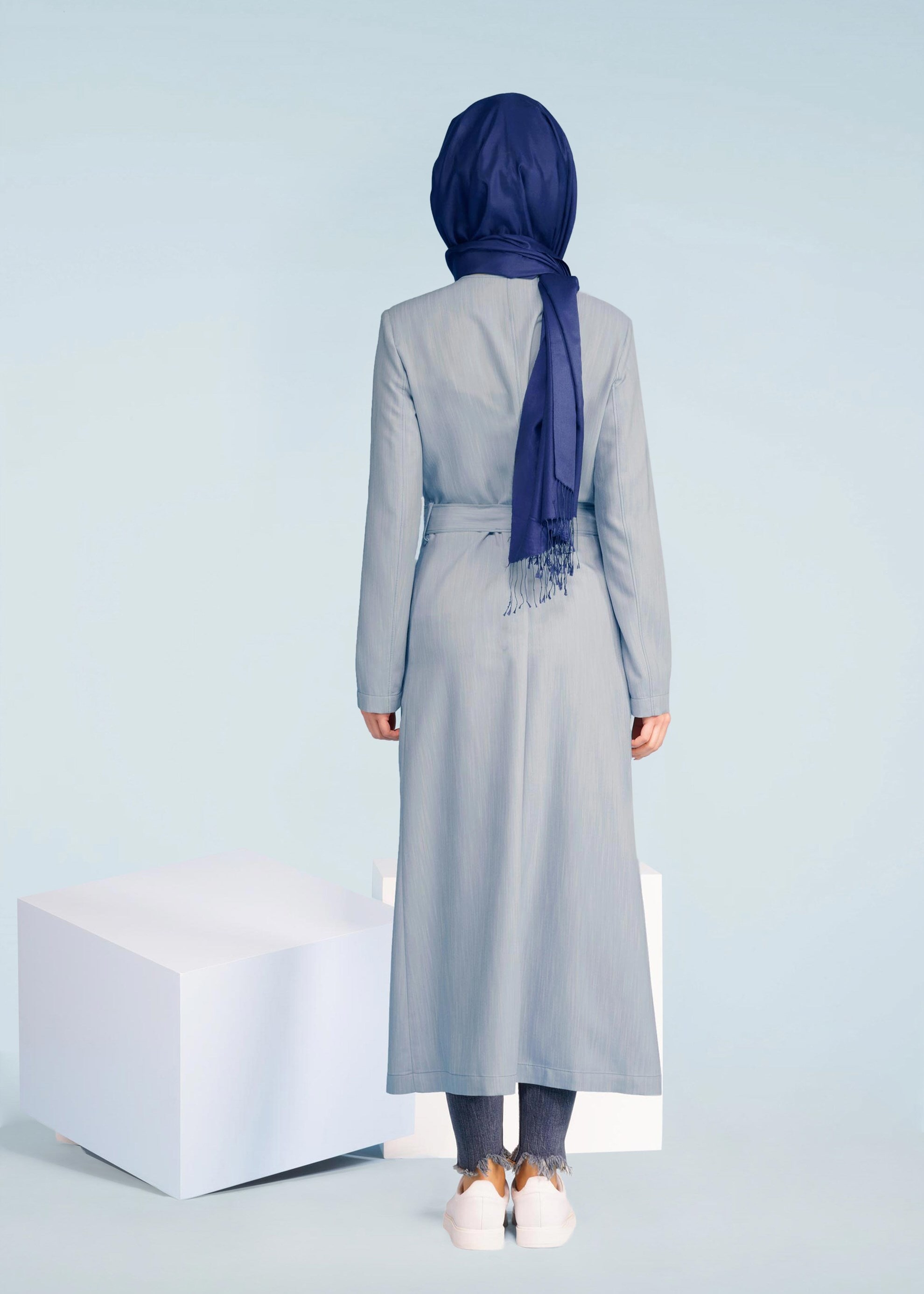 Tesettür giyim MAVİ BASKILI KUŞAKLI TRENÇKOT 1065