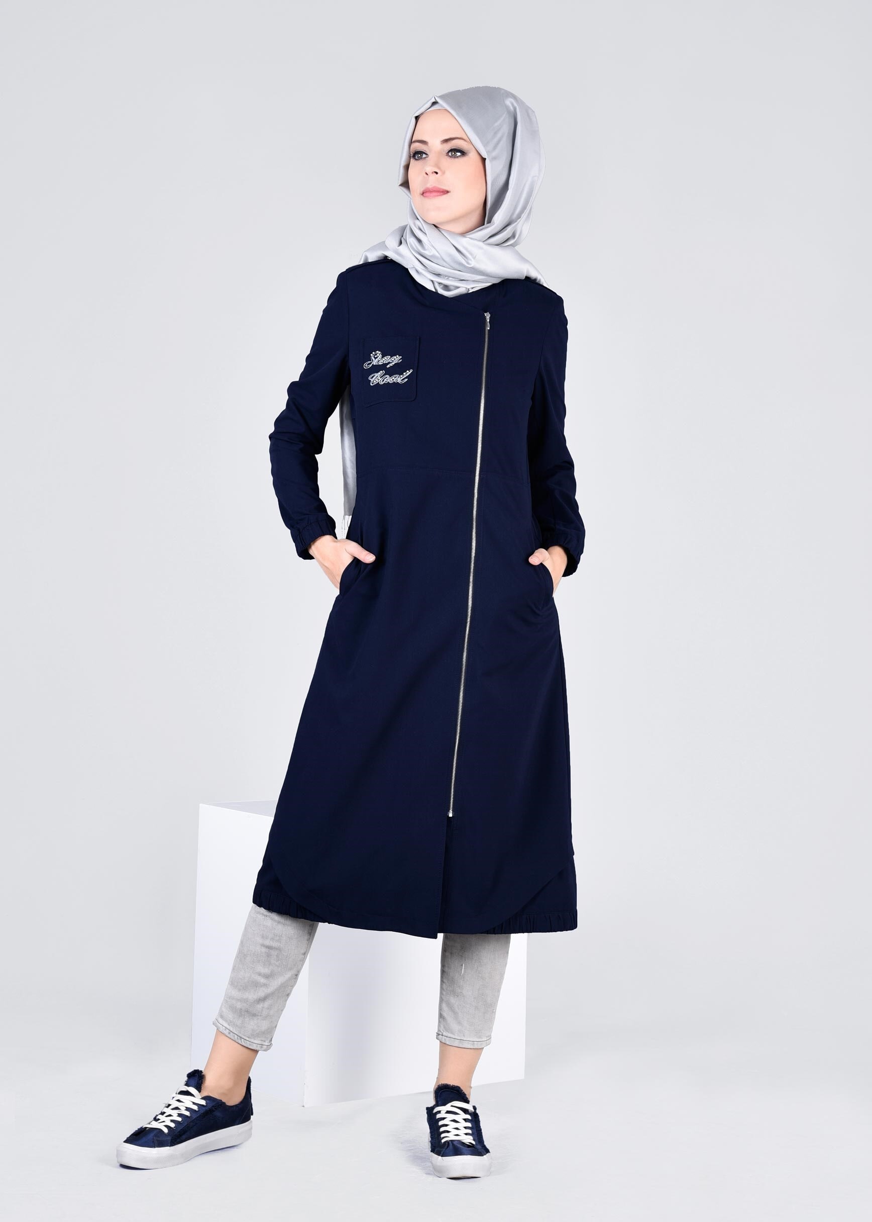 Tesettür giyim LACİVERT BASKILI TRENÇKOT 1067