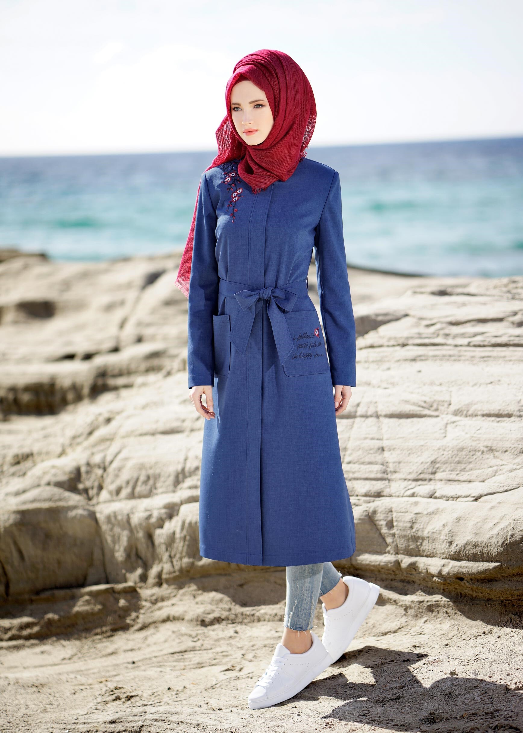 Tesettür giyim LACİVERT NAKIŞLI KUŞAKLI TRENÇKOT 1080