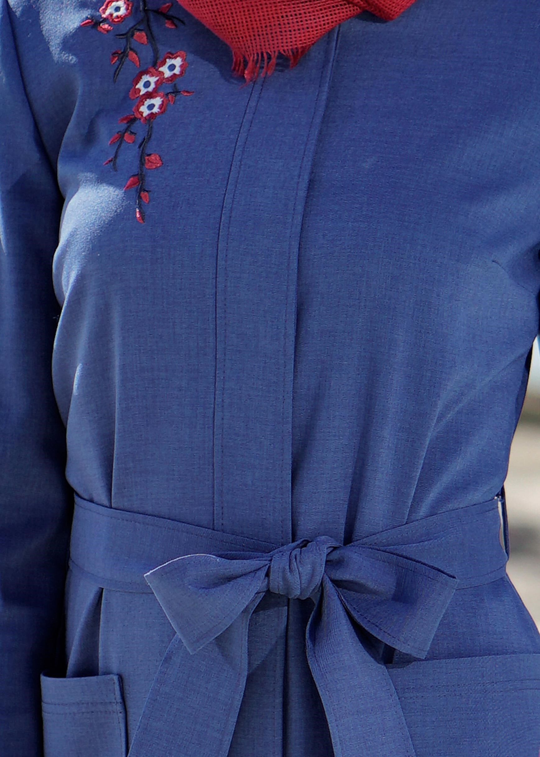 Tesettür giyim LACİVERT NAKIŞLI KUŞAKLI TRENÇKOT 1080