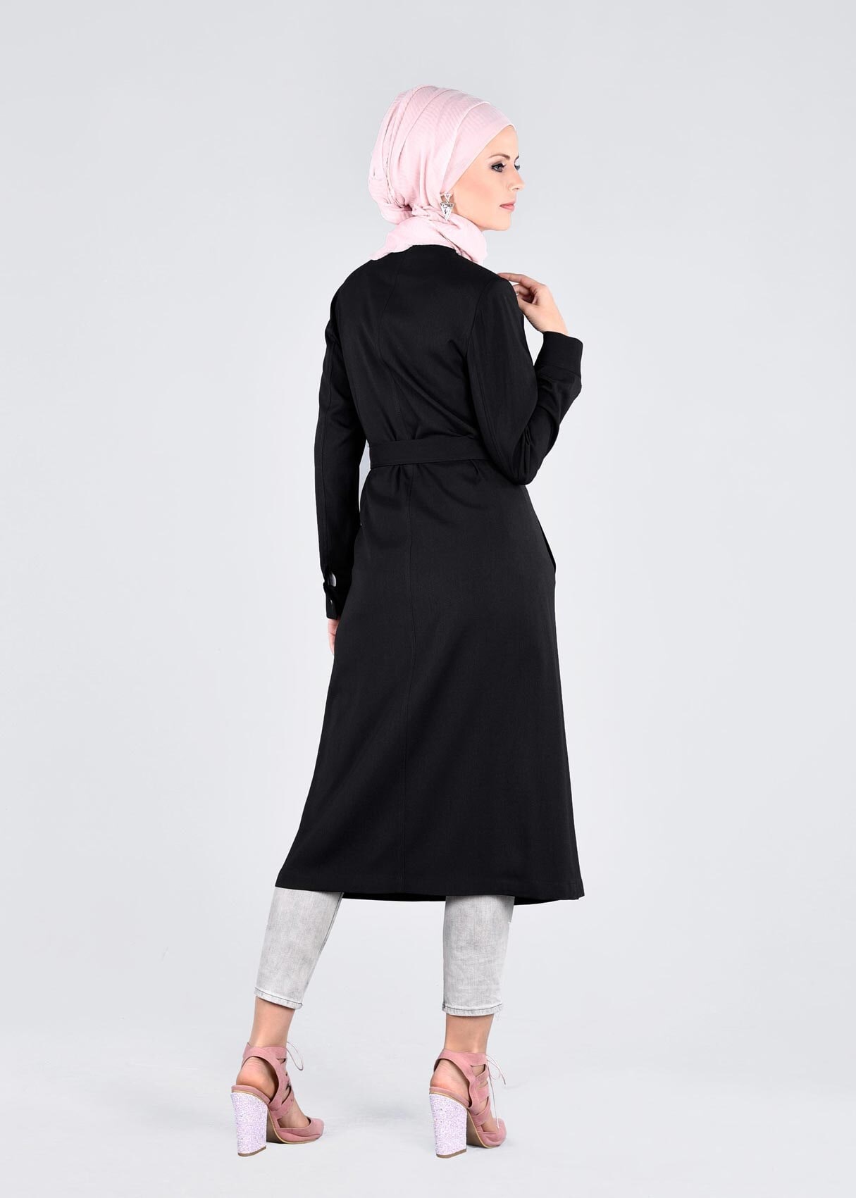 Tesettür giyim SİYAH FERMUARLI BELDEN BAĞLAMALI GÜL DETAYLI TUNİK 1105